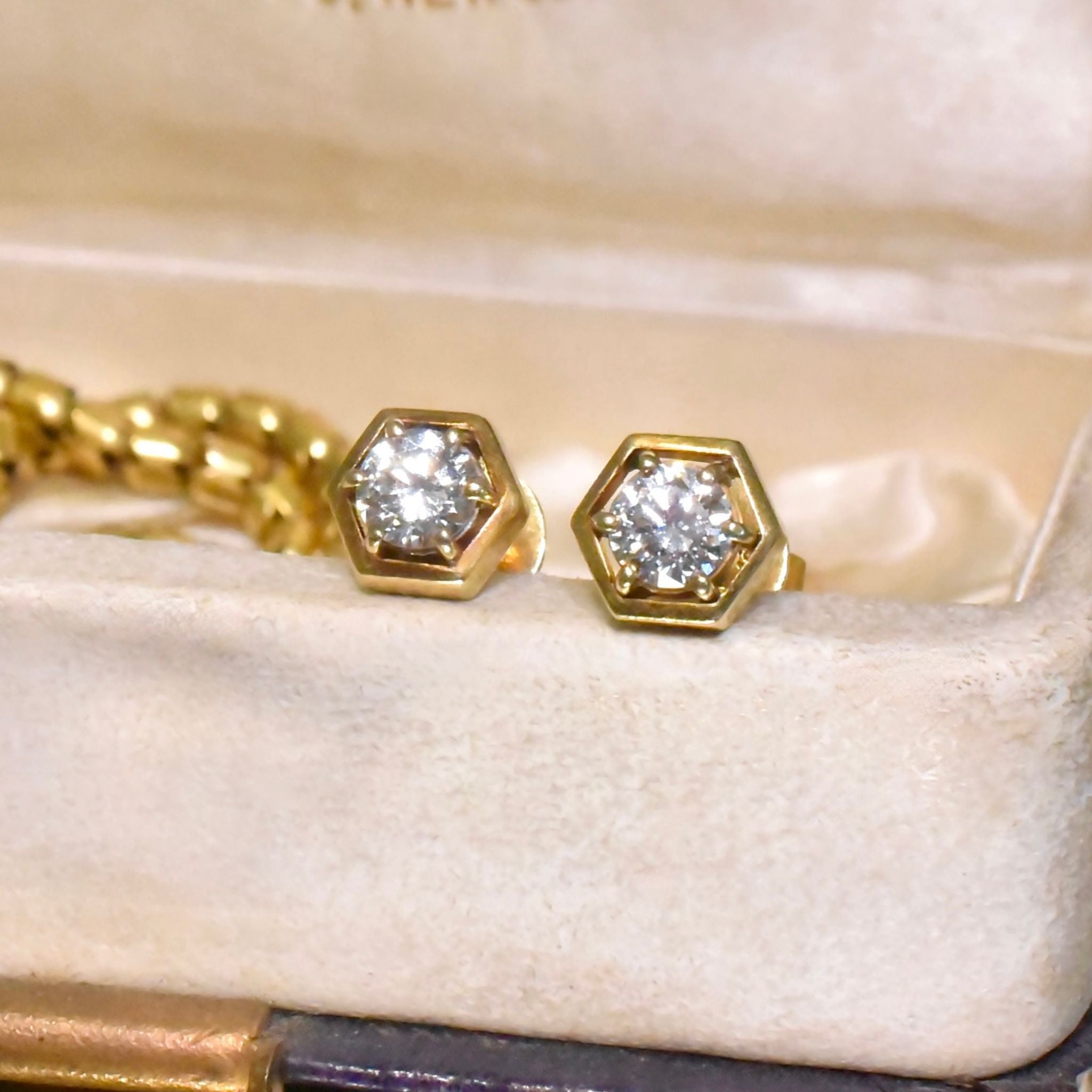 Charming 18ct Yellow Gold Diamond Stud Earrings - 0.57ct