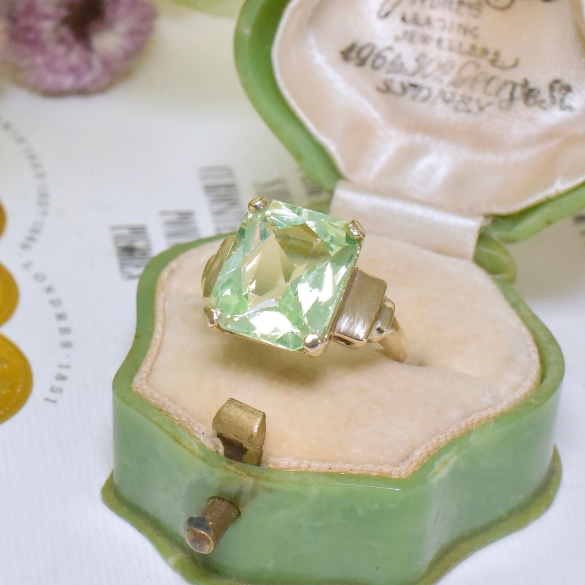 Vintage 10ct Yellow Gold Synthetic ‘Fluorescent’ Spinel Ring