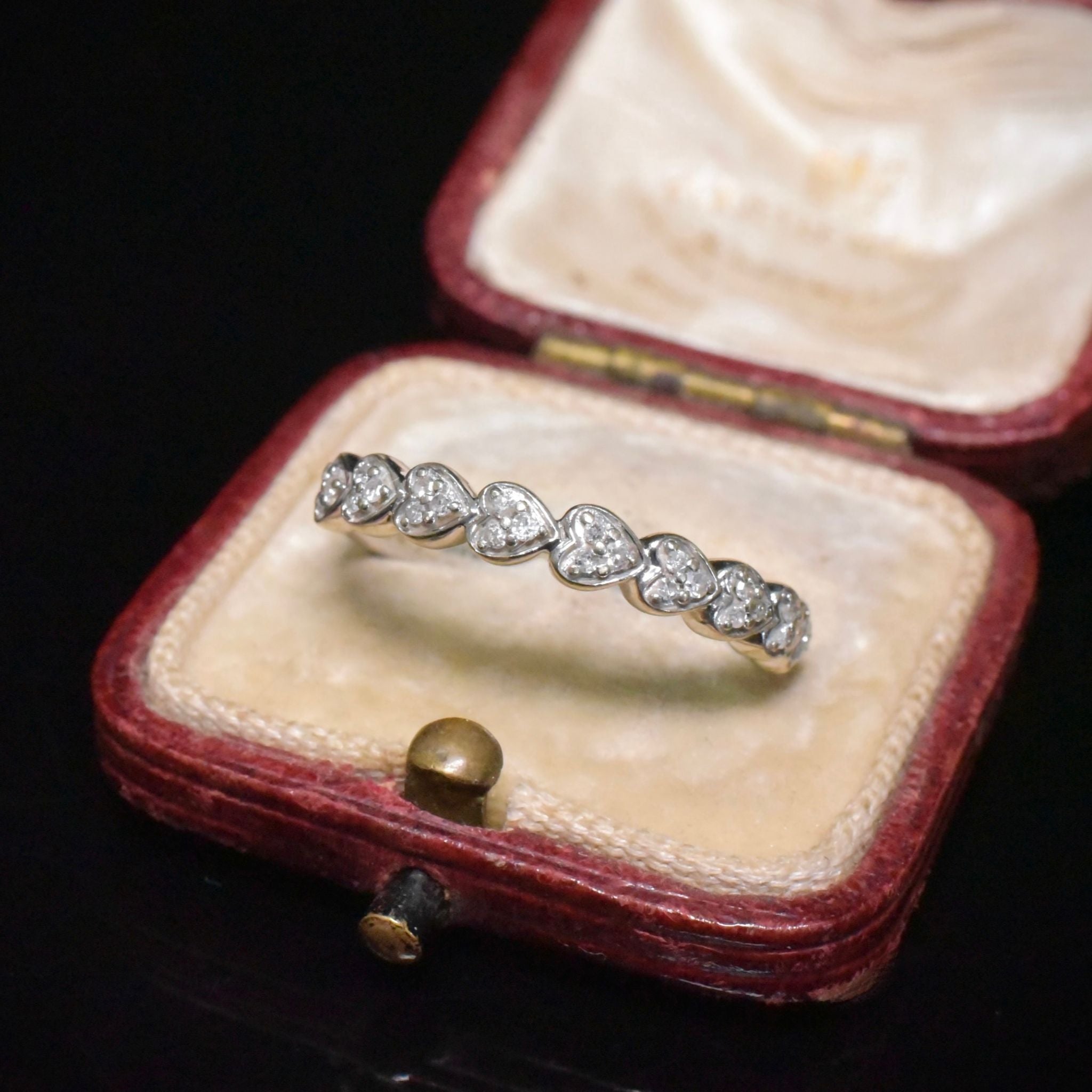 Contemporary 9ct White Gold ‘Heart’ Motif Diamond Ring - London