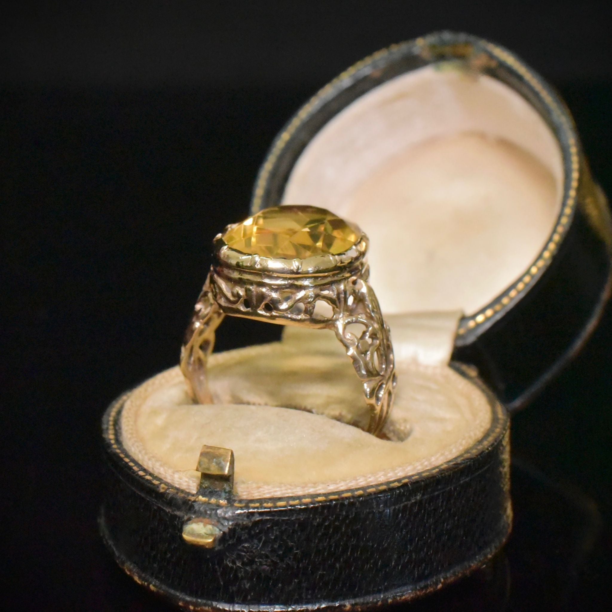 Vintage 9ct Yellow Gold ‘Antique Style’ Citrine Ring - London 1977
