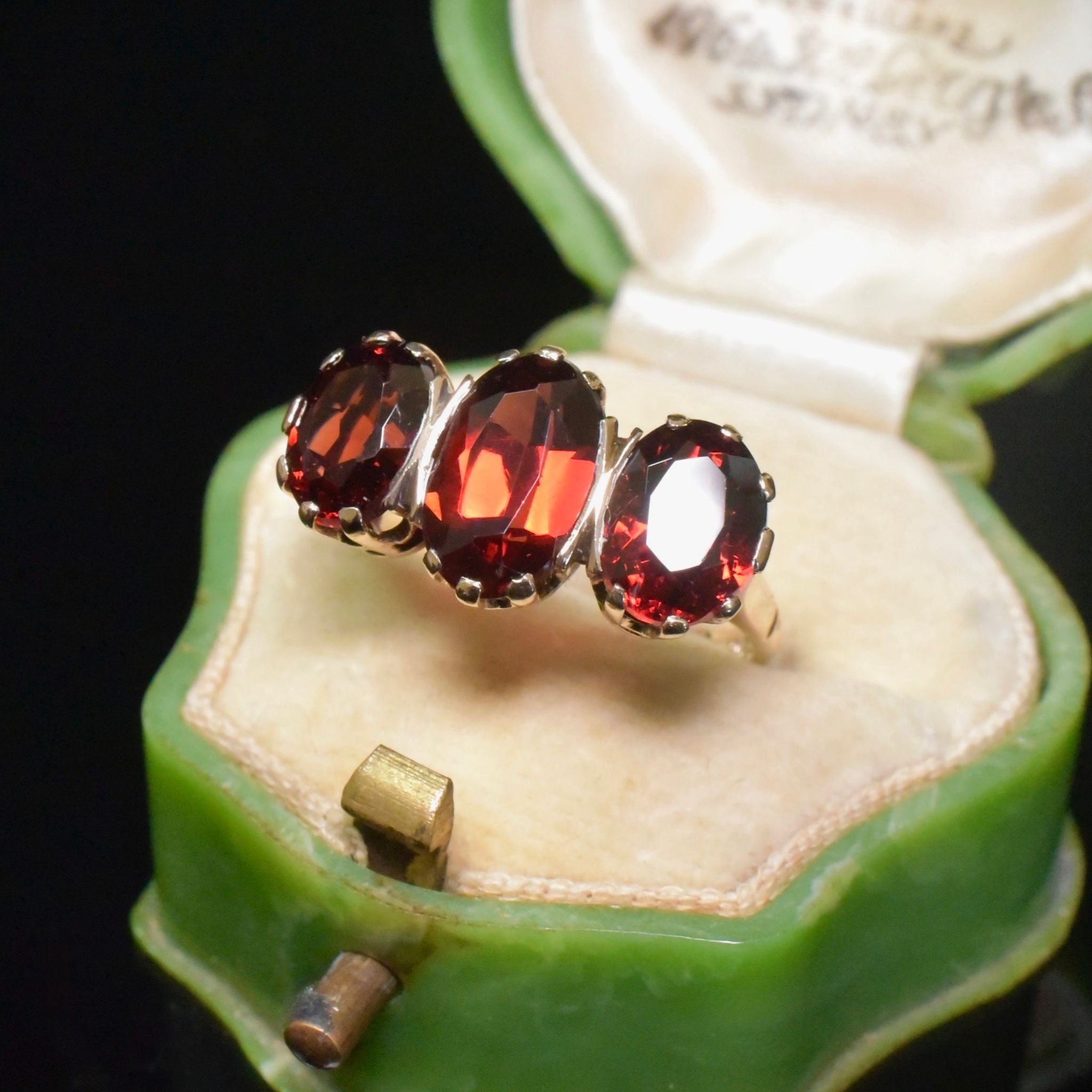 Vintage 9ct Yellow Gold Almandine Garnet Trilogy Ring - Birmingham 1972