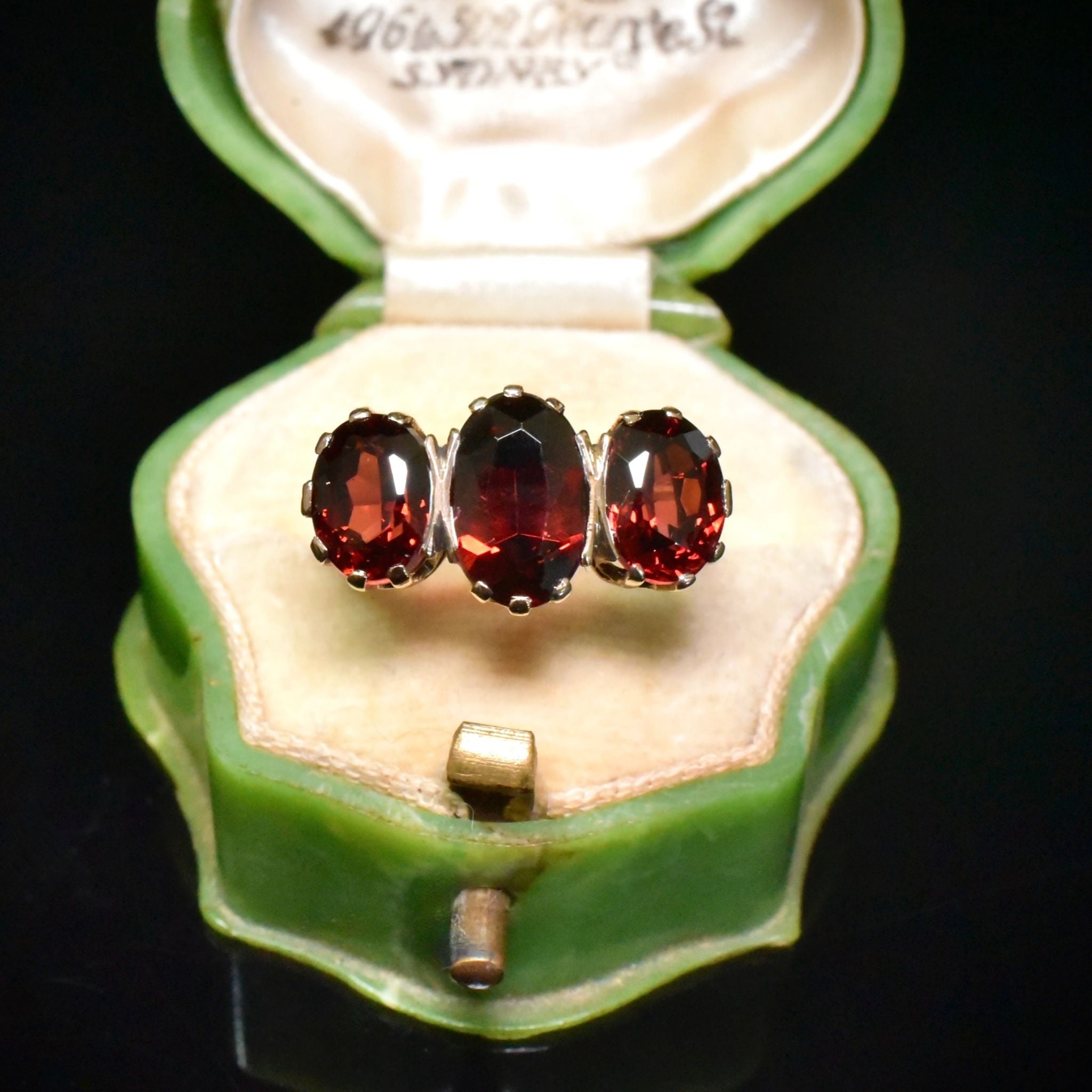 Vintage 9ct Yellow Gold Almandine Garnet Trilogy Ring - Birmingham 1972