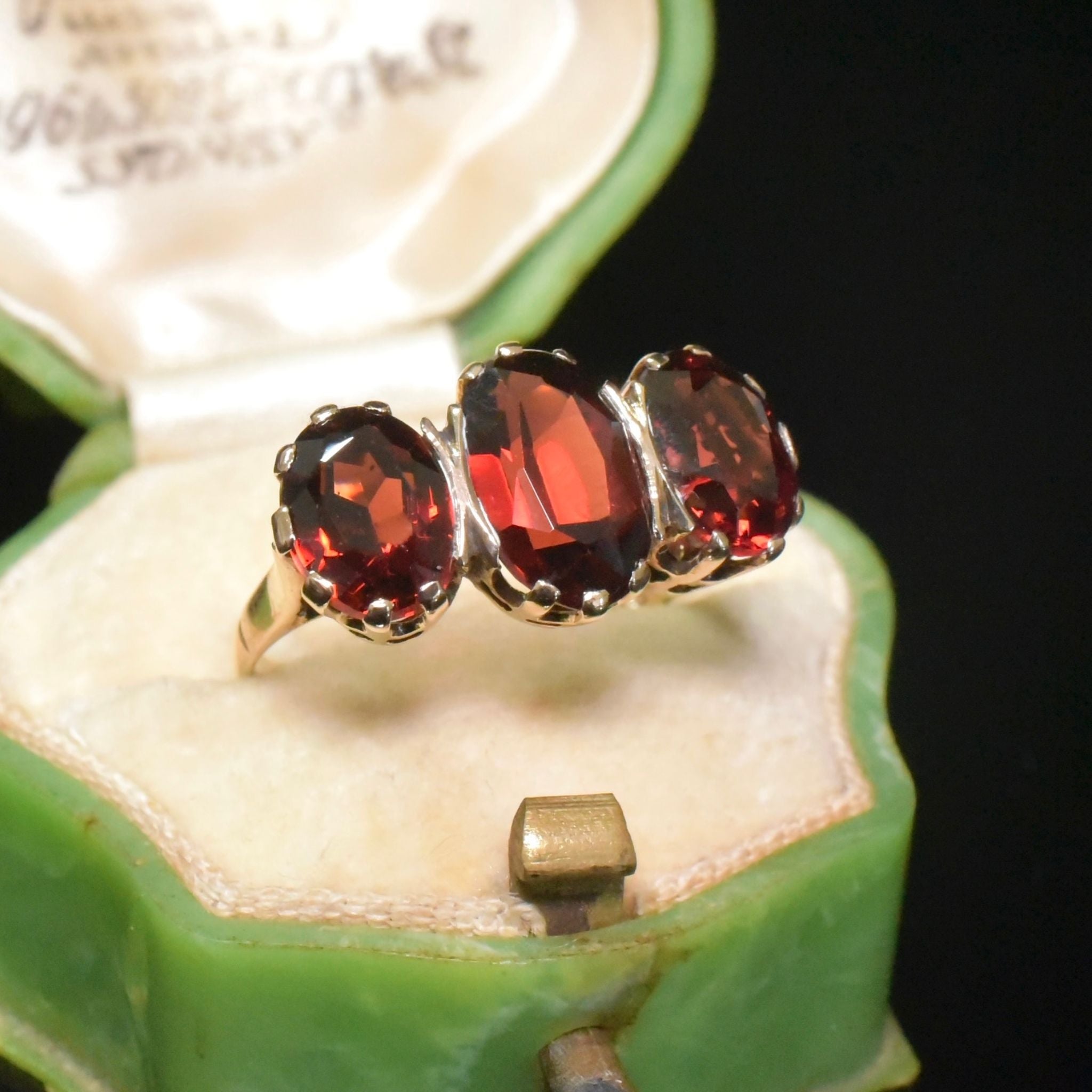 Vintage 9ct Yellow Gold Almandine Garnet Trilogy Ring - Birmingham 1972