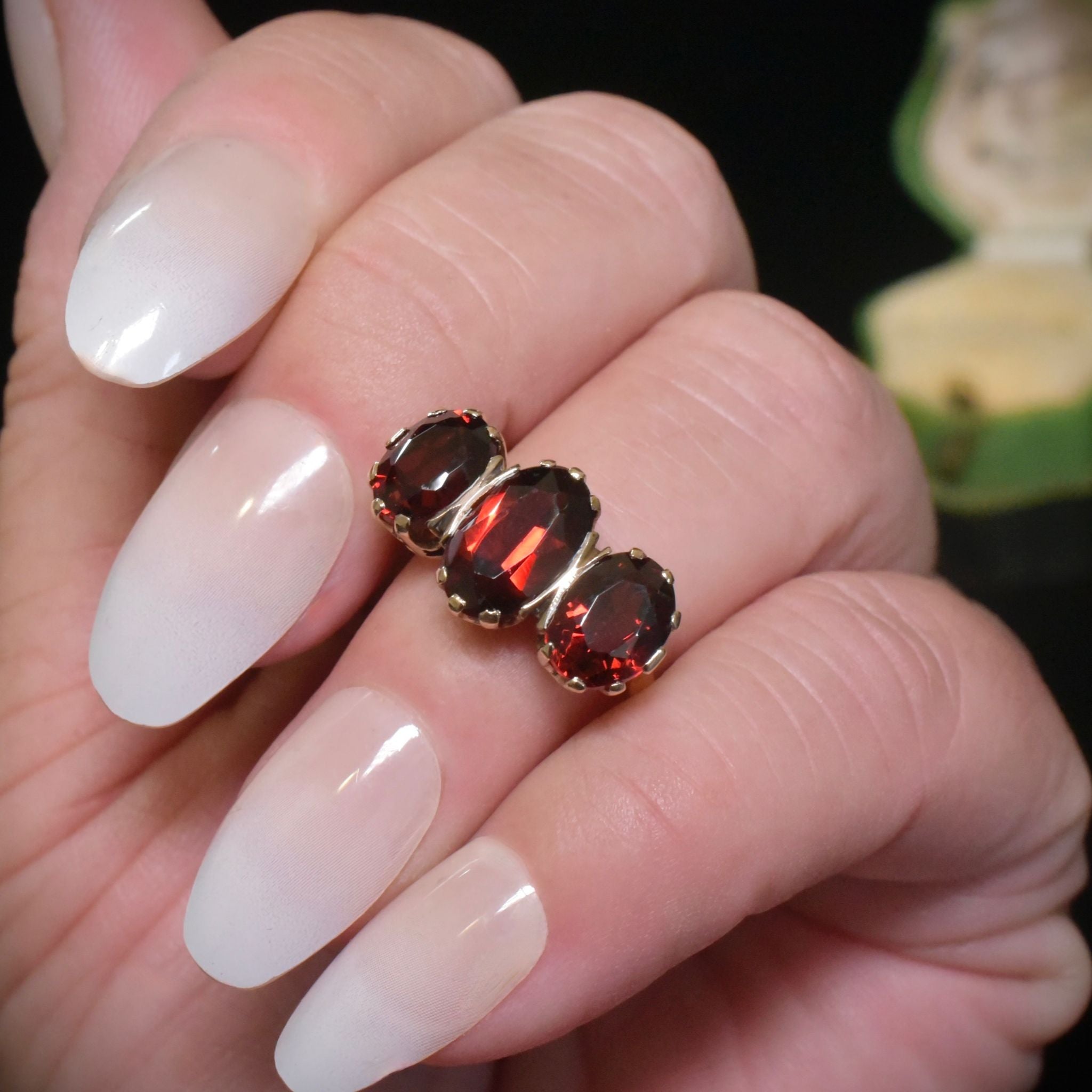 Vintage 9ct Yellow Gold Almandine Garnet Trilogy Ring - Birmingham 1972