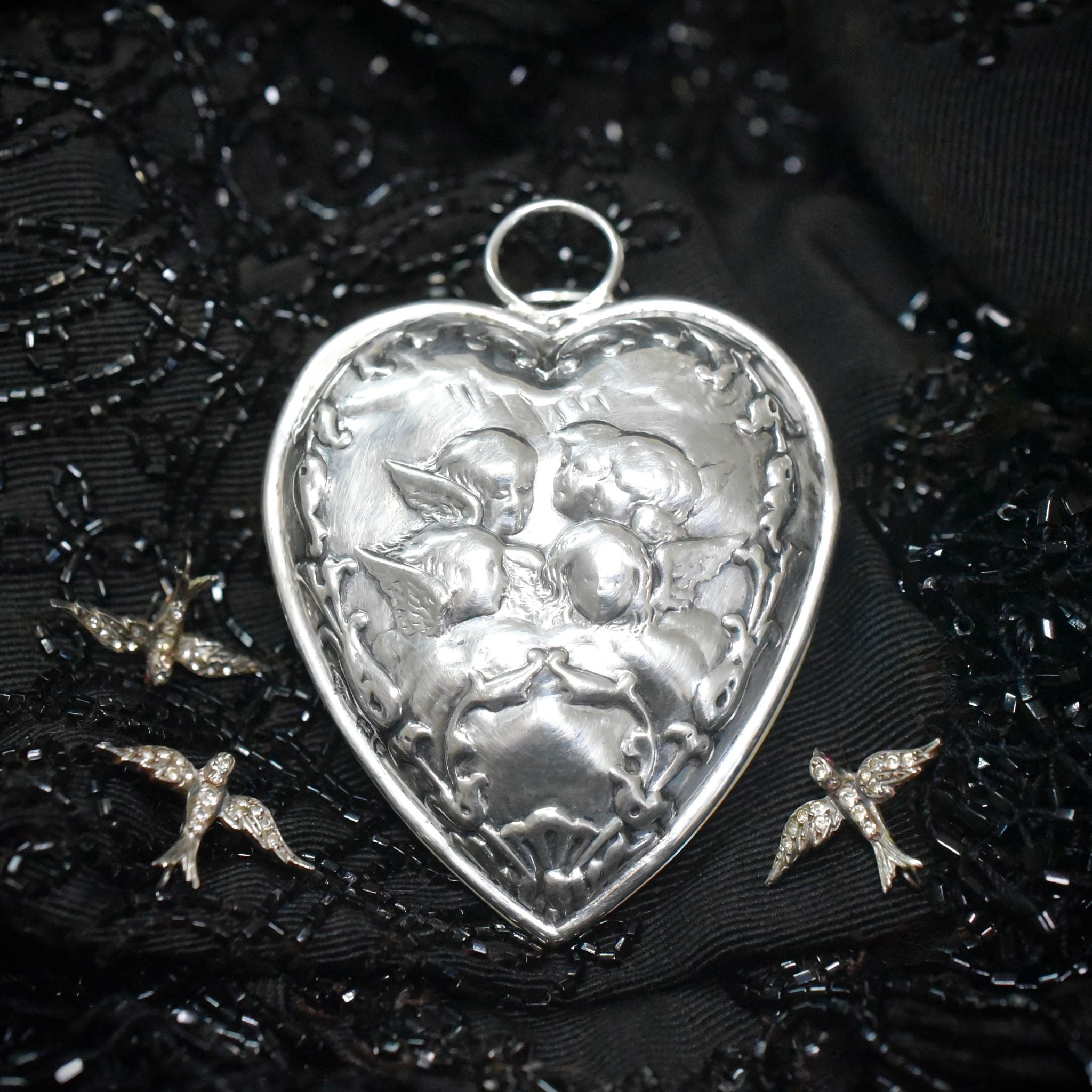 Beautiful Antique Victorian Sterling Silver ‘Cherub Heart’ Desk Paper Clip - London