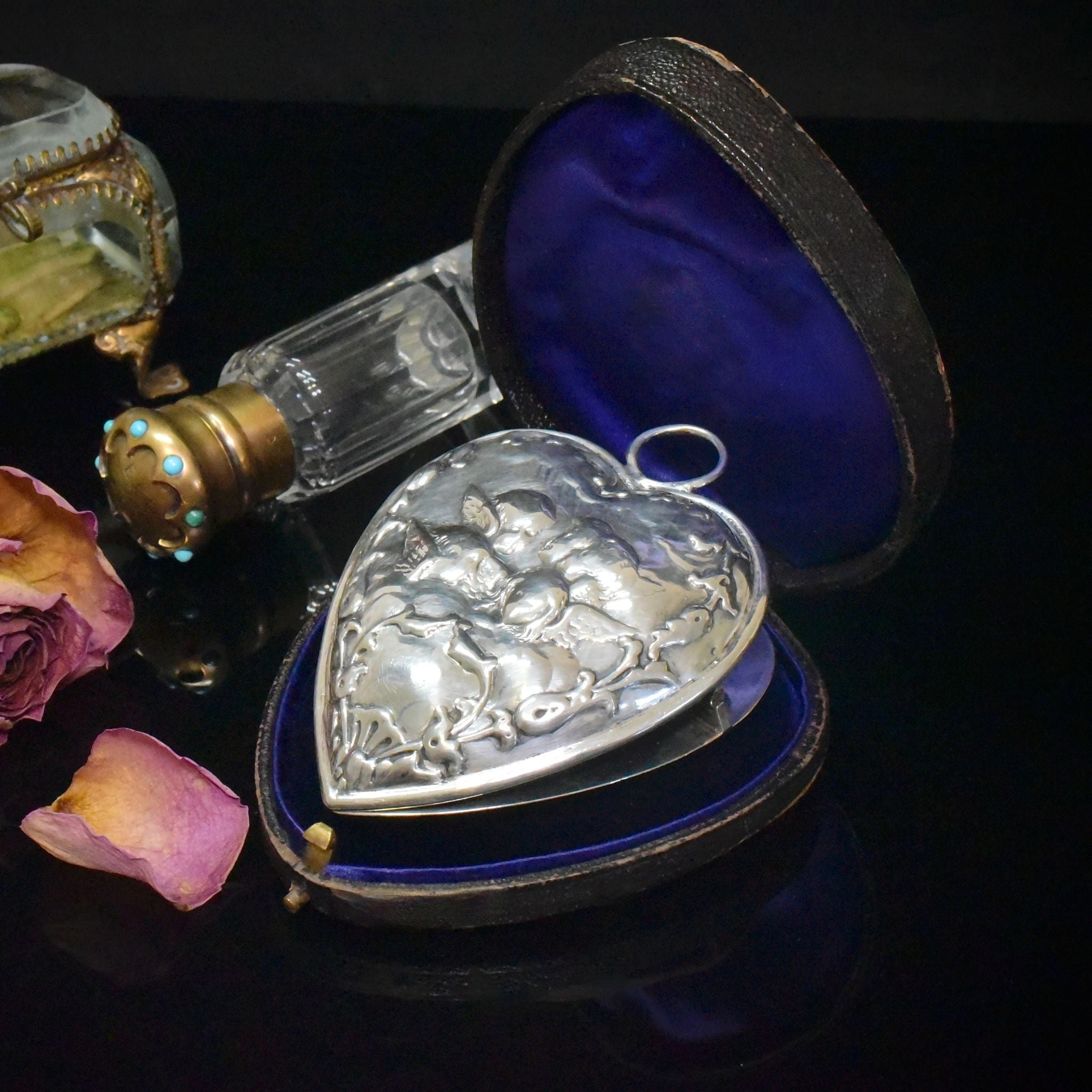 Beautiful Antique Victorian Sterling Silver ‘Cherub Heart’ Desk Paper Clip - London