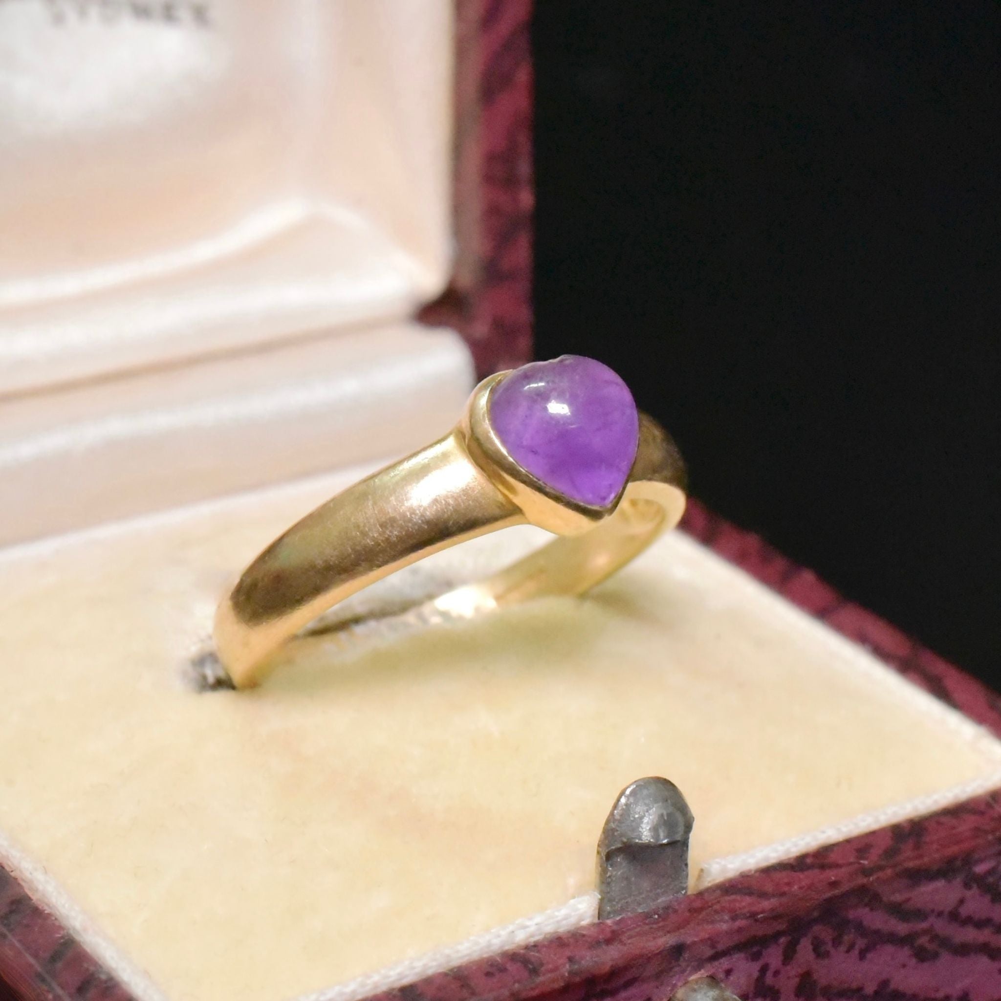 Charming 9ct Yellow Gold Heart-Cut Cabochon Amethyst Ring - London 1997