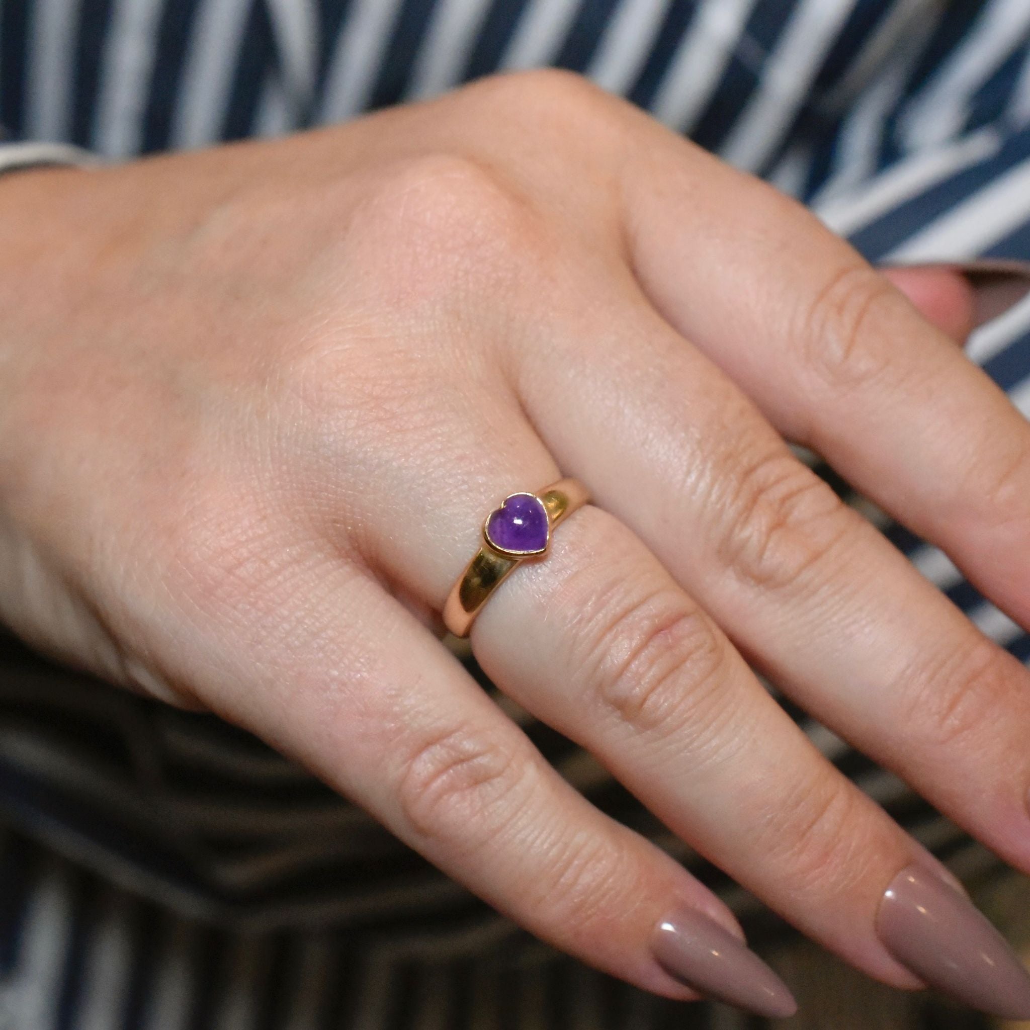 Charming 9ct Yellow Gold Heart-Cut Cabochon Amethyst Ring - London 1997