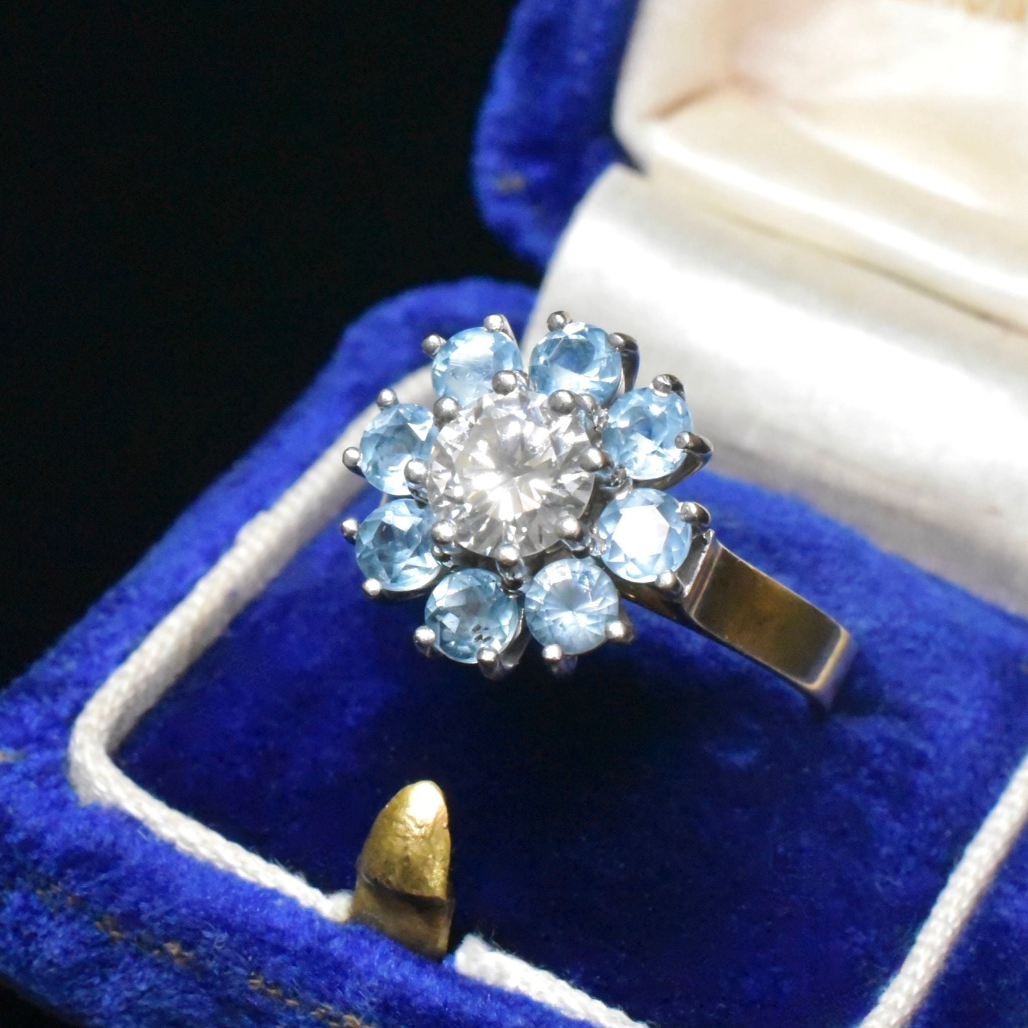 Superb 18ct Yellow Gold Diamond (0.85ct) And Aquamarine Ring