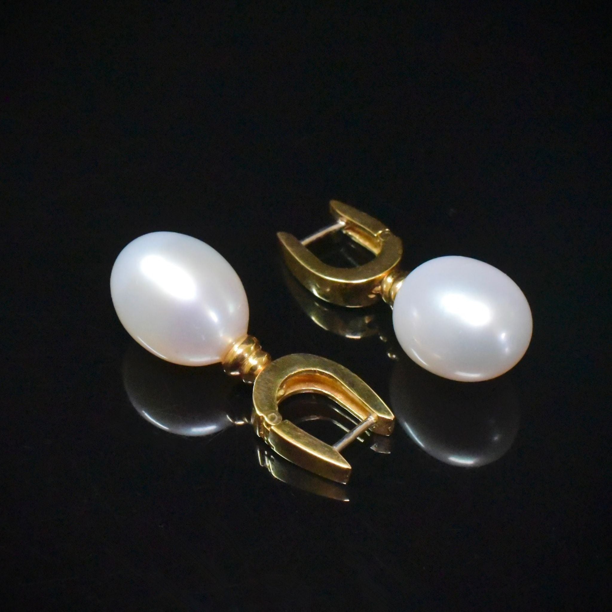 Superb 18ct Yellow Gold South Sea Pearl Earrings