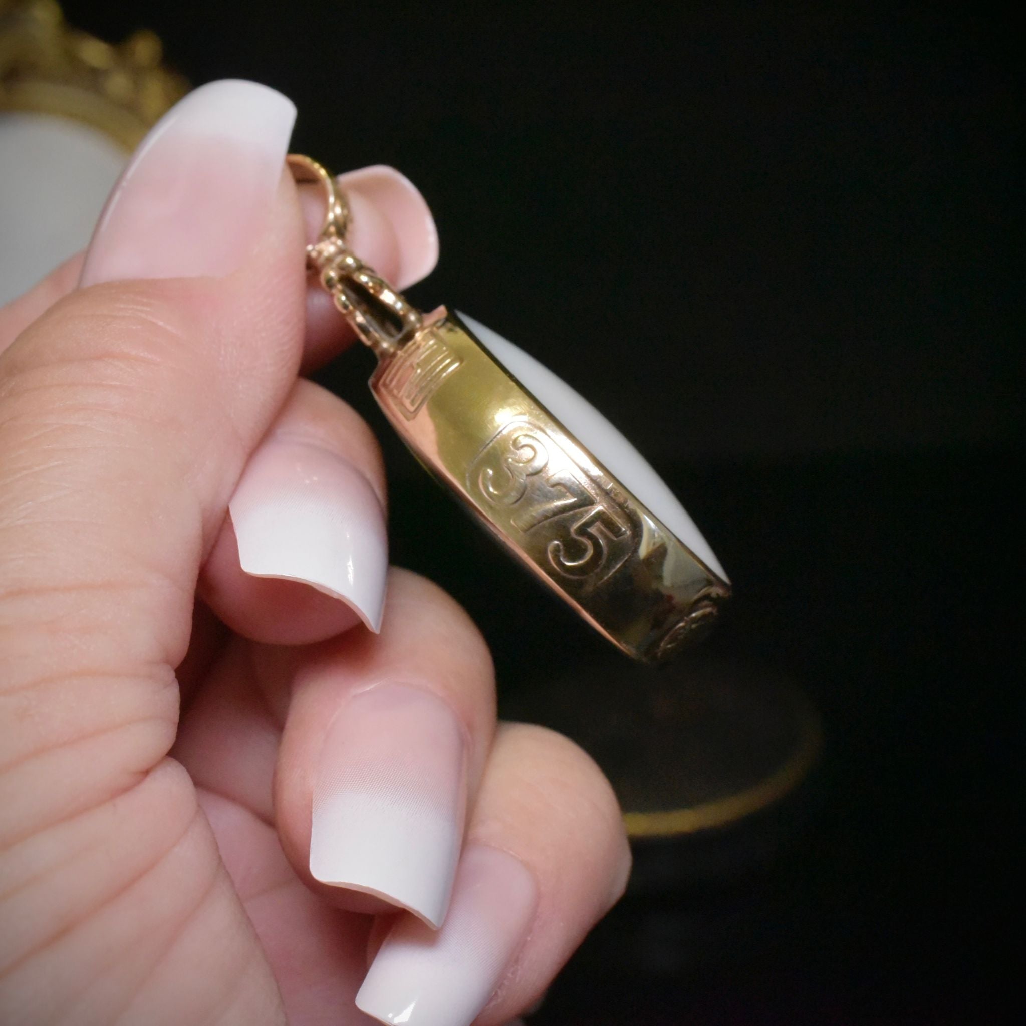 Superb 9ct Yellow Gold Mother Of Pearl And Agate Double Sided Pendant By David Scott Walker - Sheffield