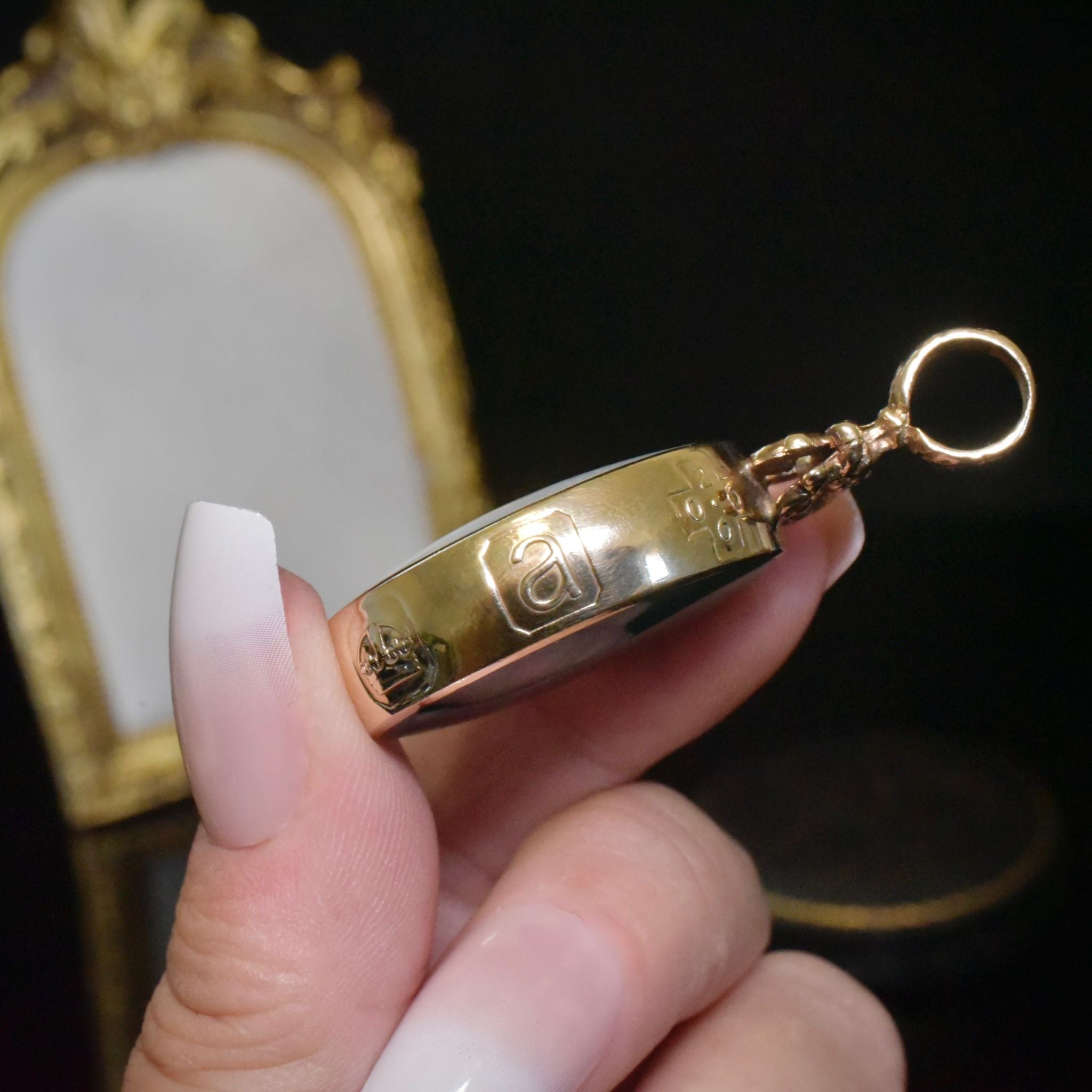 Superb 9ct Yellow Gold Mother Of Pearl And Agate Double Sided Pendant By David Scott Walker - Sheffield