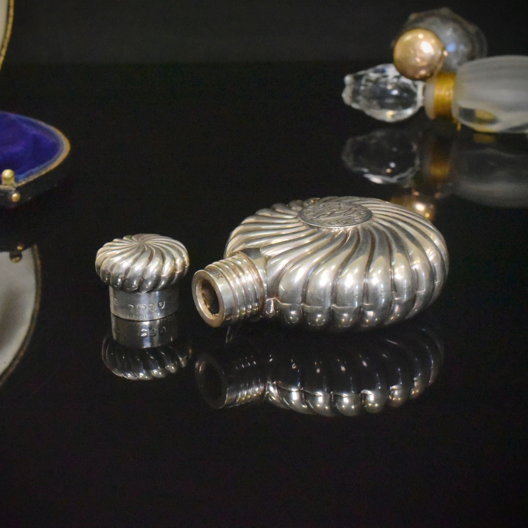 Antique Victorian ‘Sampson Mordan’ Sterling Silver Scent Flask - London 1886