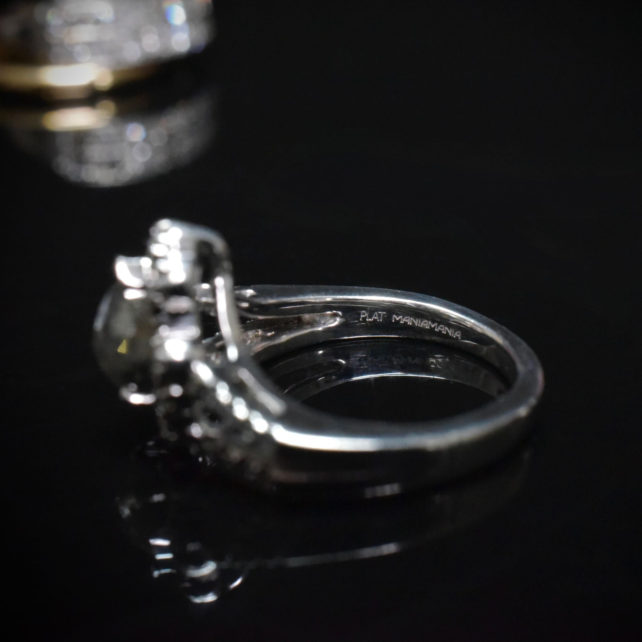 Outstanding Australian Designer Solid Platinum Salt & Pepper (1.06ct) Diamond Grey And White Diamond Ring - TDW 1.51ct Niche Australian Jewellery Designer ‘MANIA MANIA’ Sydney