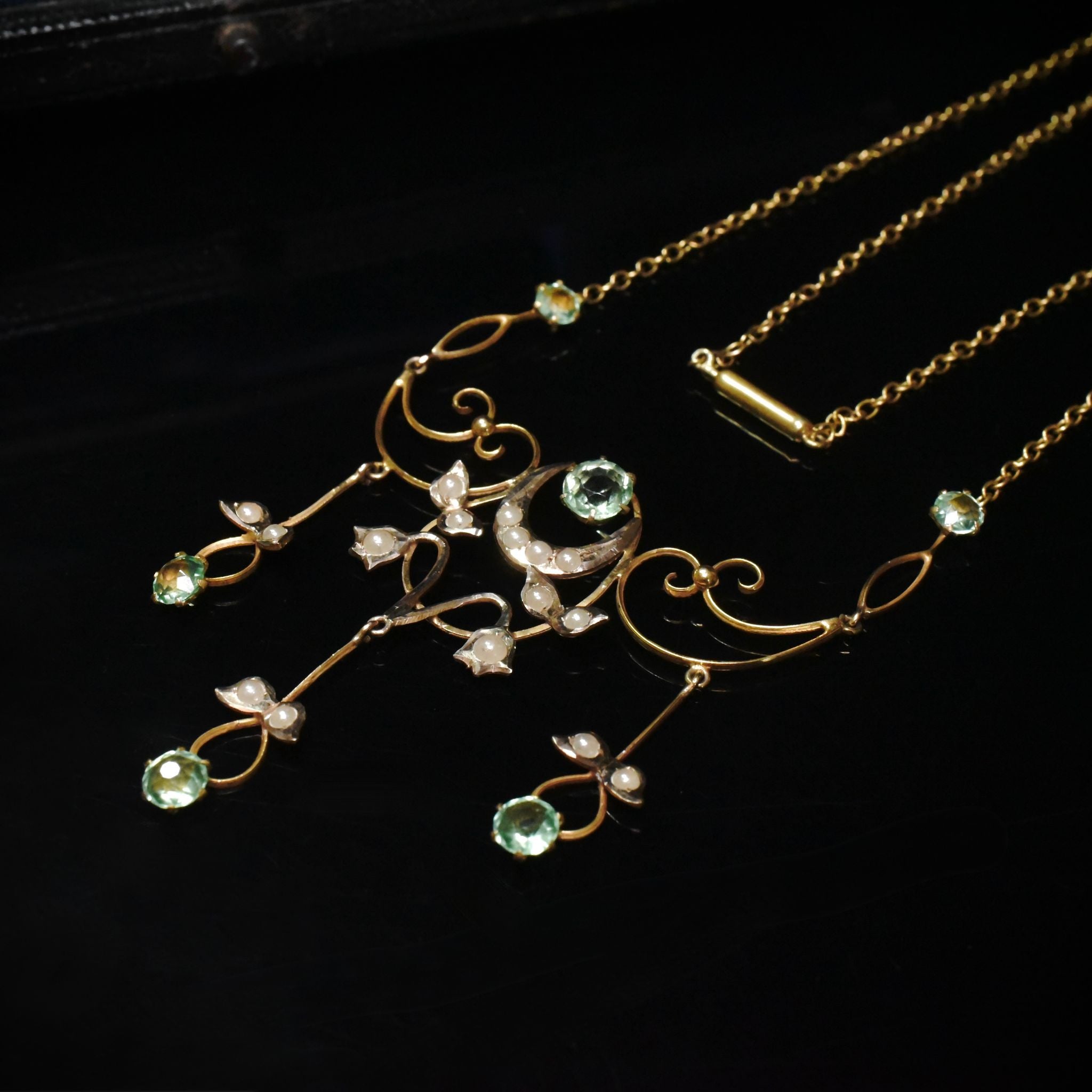 Antique Edwardian 9ct Yellow Gold Green Garnet-Topped Doublet And Faux Pearl Lavaliere Circa 1910-15