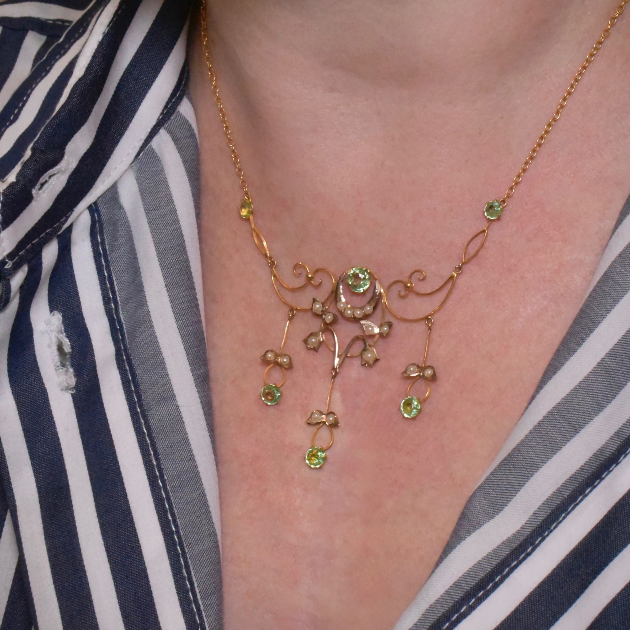 Antique Edwardian 9ct Yellow Gold Green Garnet-Topped Doublet And Faux Pearl Lavaliere Circa 1910-15