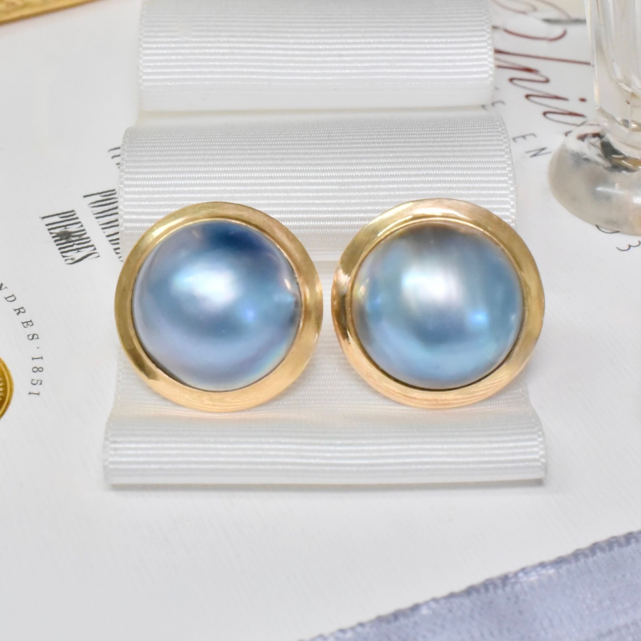 Stunning Modern 14ct Yellow Gold Mabe Pearl Earrings