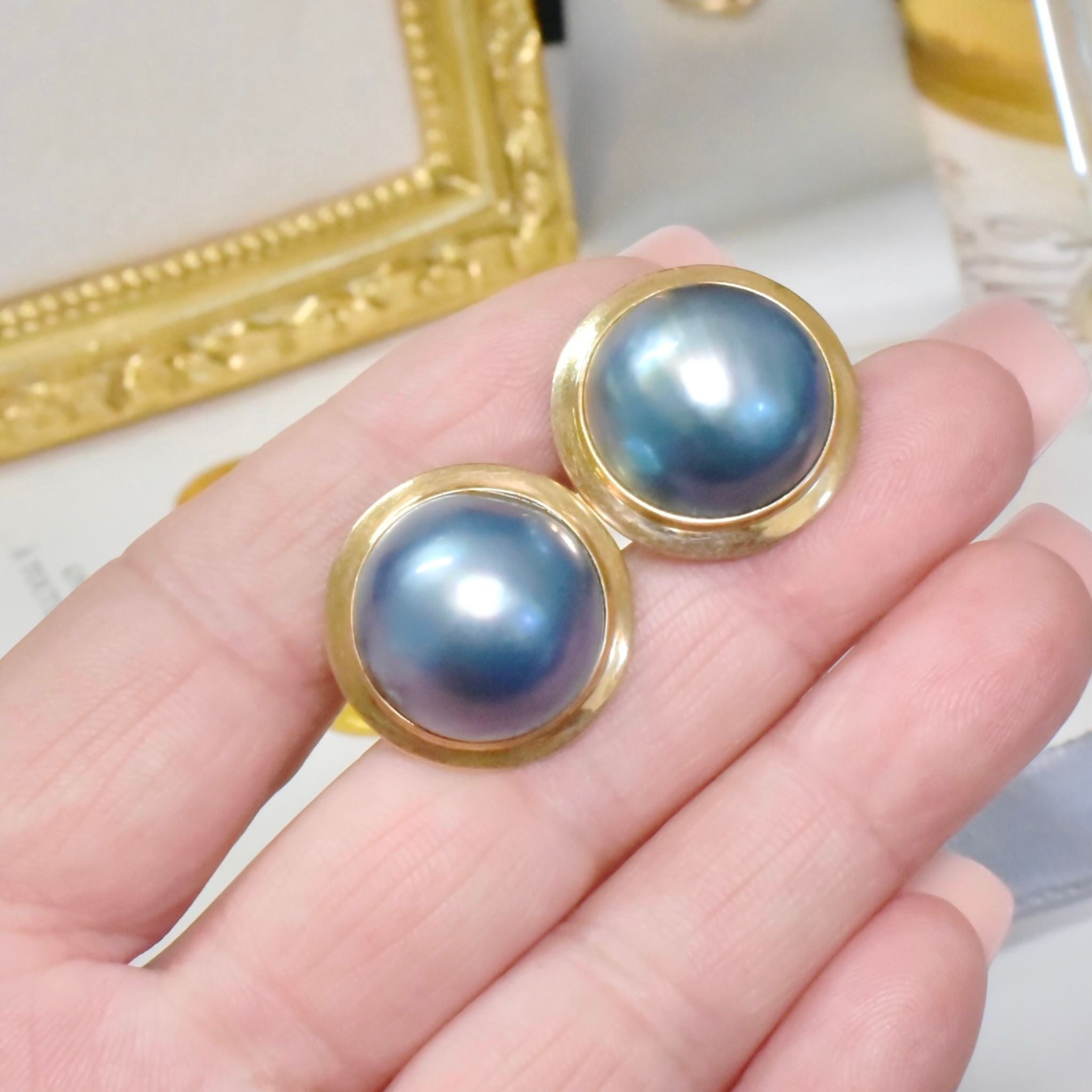 Stunning Modern 14ct Yellow Gold Mabe Pearl Earrings