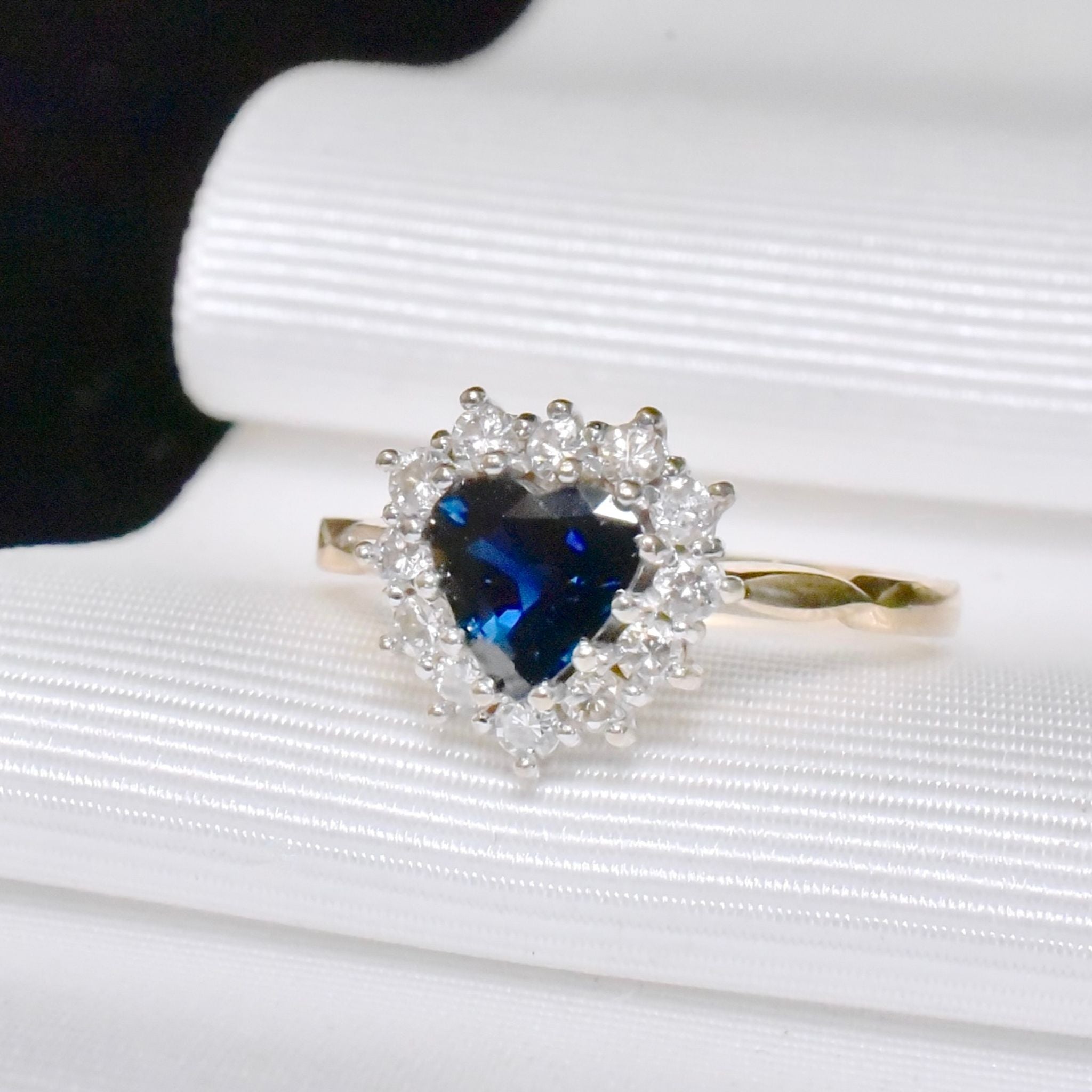 Stunning 18ct Yellow Gold Heart-Cut Sapphire And Diamond Ring - London 1987