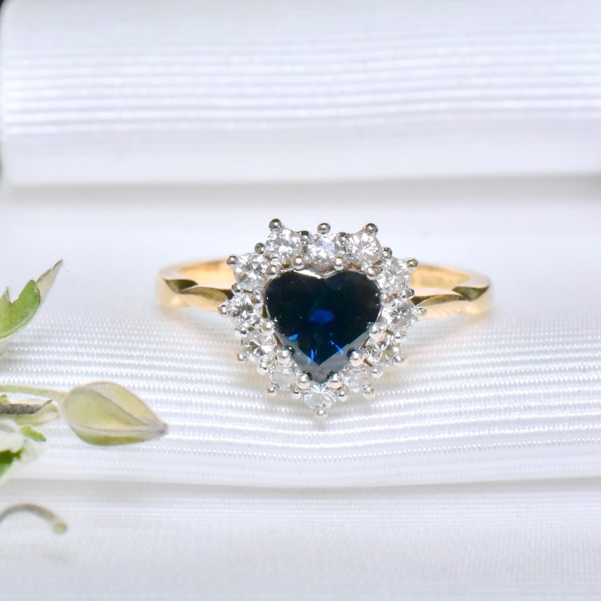 Stunning 18ct Yellow Gold Heart-Cut Sapphire And Diamond Ring - London 1987