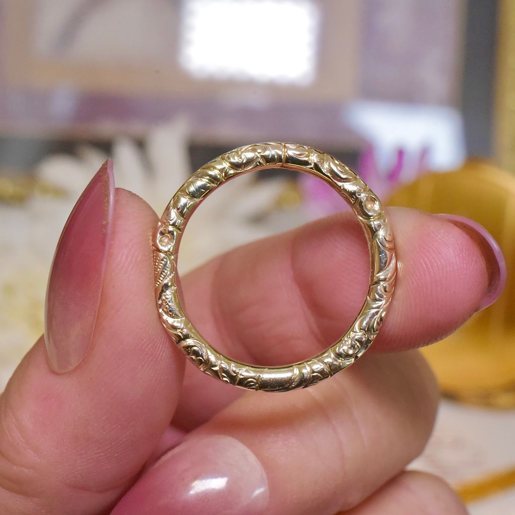 Antique Large Georgian 9ct Yellow Gold Engraved Split Ring Circa 1820-30