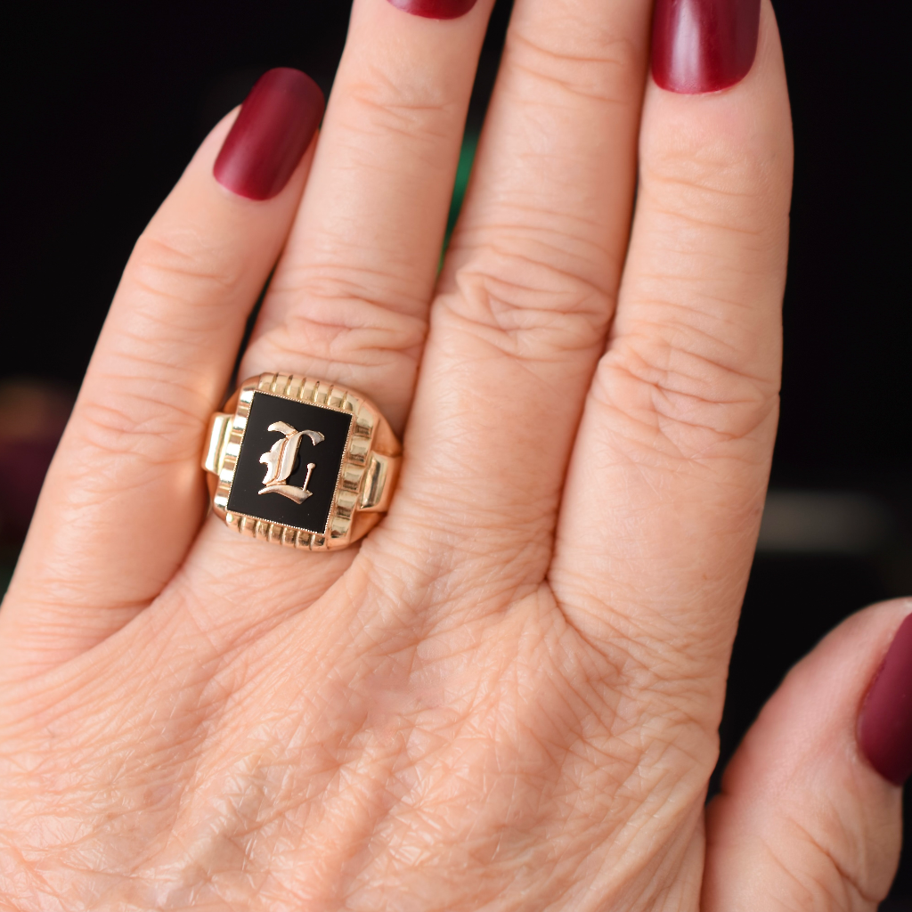 Vintage 1950’s Retro 10ct Yellow Gold And Onyx ‘L’ Signet Ring - Metzler Mfg. Co Inc.
