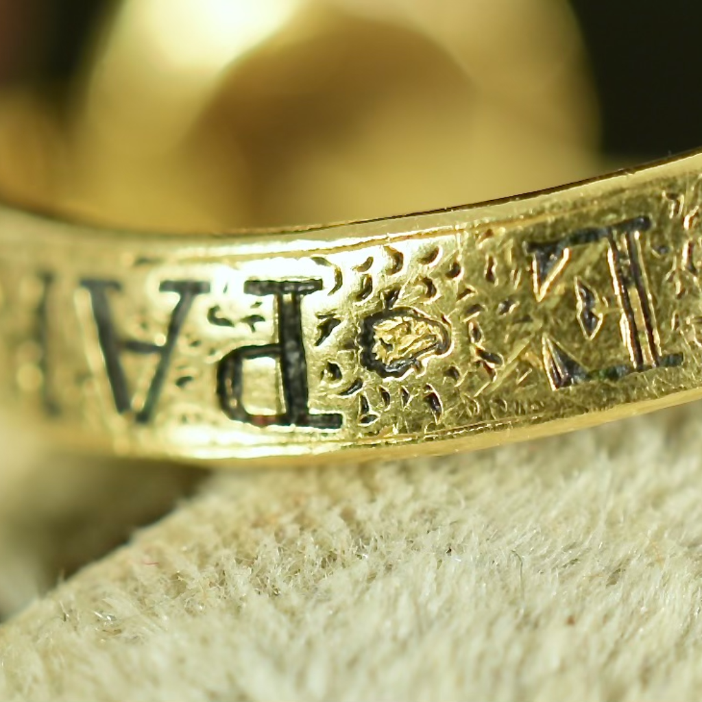 Antique French Victorian 18ct Yellow Gold ‘Je Plains et je Pardonne’ Ring Circa 1840-1860