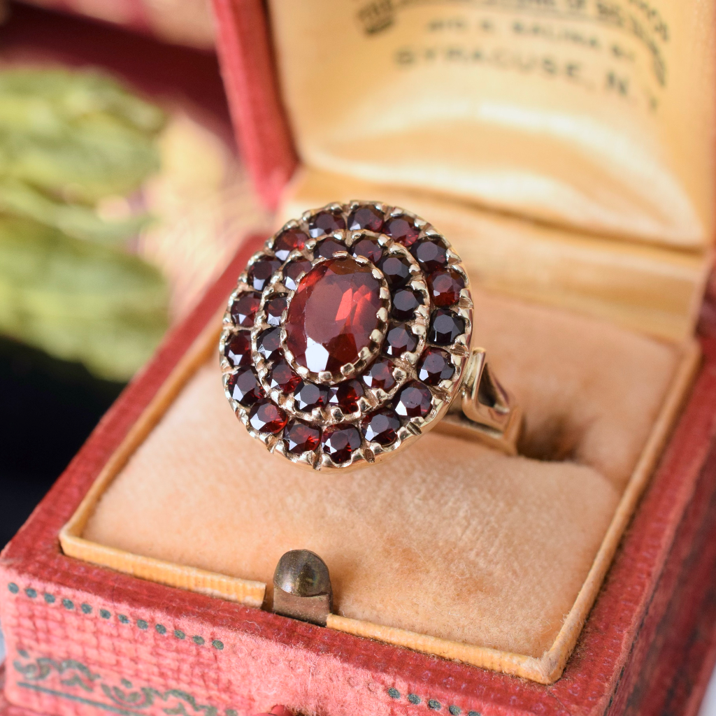 Gorgeous Vintage 9ct Yellow Gold Almandine Garnet Halo Ring