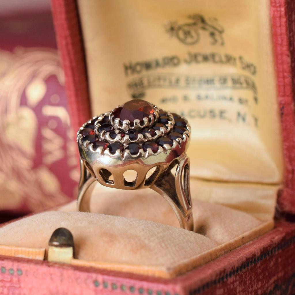 Gorgeous Vintage 9ct Yellow Gold Almandine Garnet Halo Ring