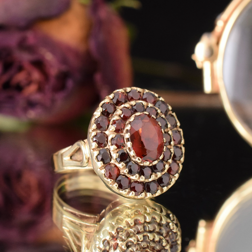 Gorgeous Vintage 9ct Yellow Gold Almandine Garnet Halo Ring