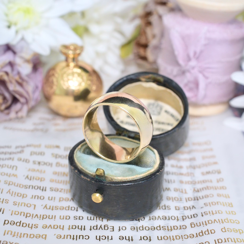 Contemporary 9ct Yellow Gold ‘Cigar Band’ Ring - 9.5 Grams