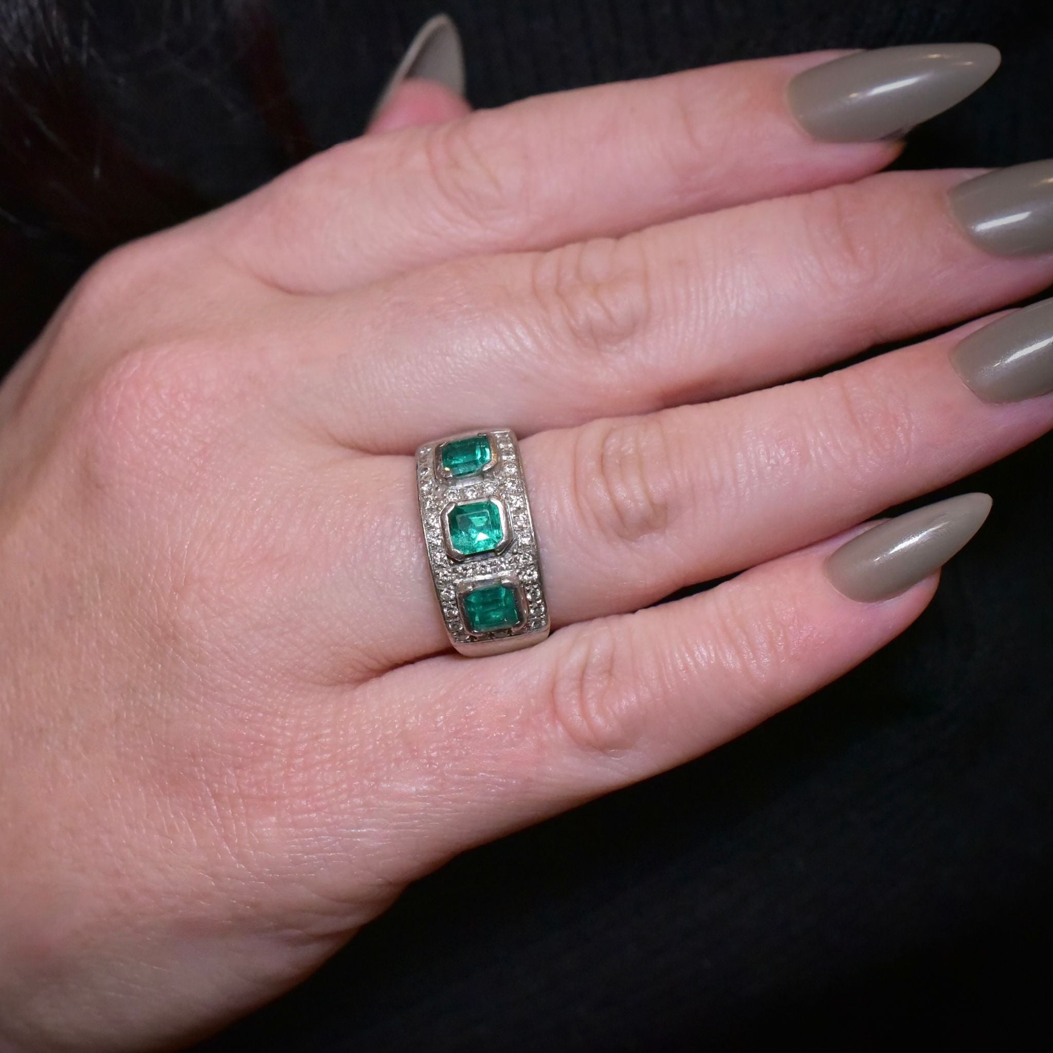 Superb Solid Platinum Emerald And Diamond Ring 14.3 Grams
