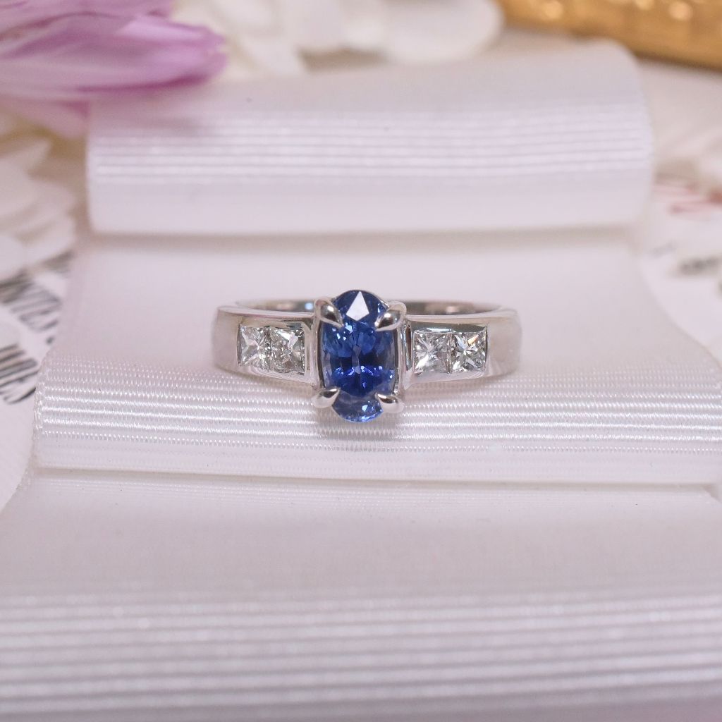 Contemporary 18ct White Gold Sapphire And Diamond Ring Retail Replacement Valuation Included In Purchase For $5,750 AUD Dec 2023
