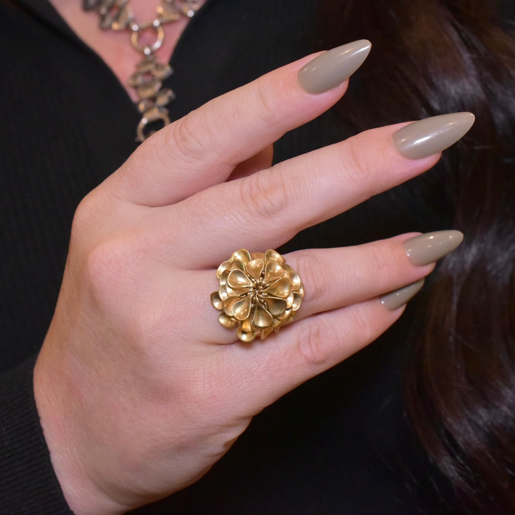 Fabulous Designer Style 18ct Yellow Gold Articulated ’Petal’ Floral Ring - 14.7 Grams