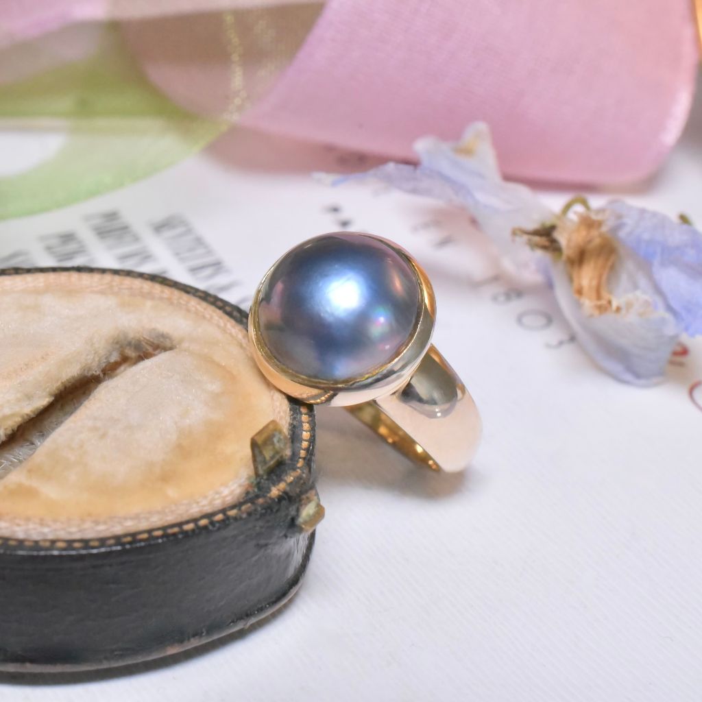 Modern 9ct Yellow Gold And Mabe Pearl Ring