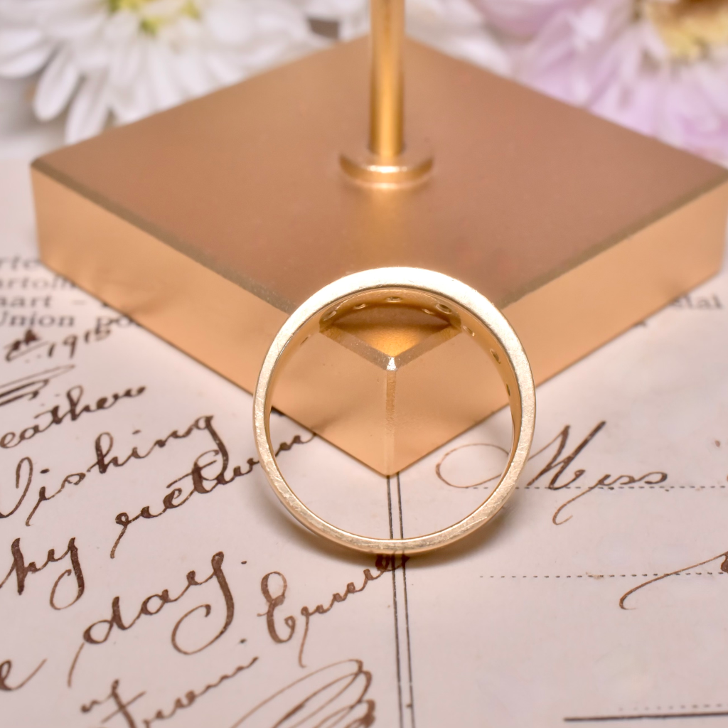 Contemporary 18ct Yellow Gold Champagne And White Diamond Ring