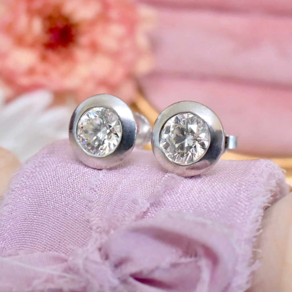 Superb Contemporary 18ct White Gold Diamond Earrings - 1.40ct