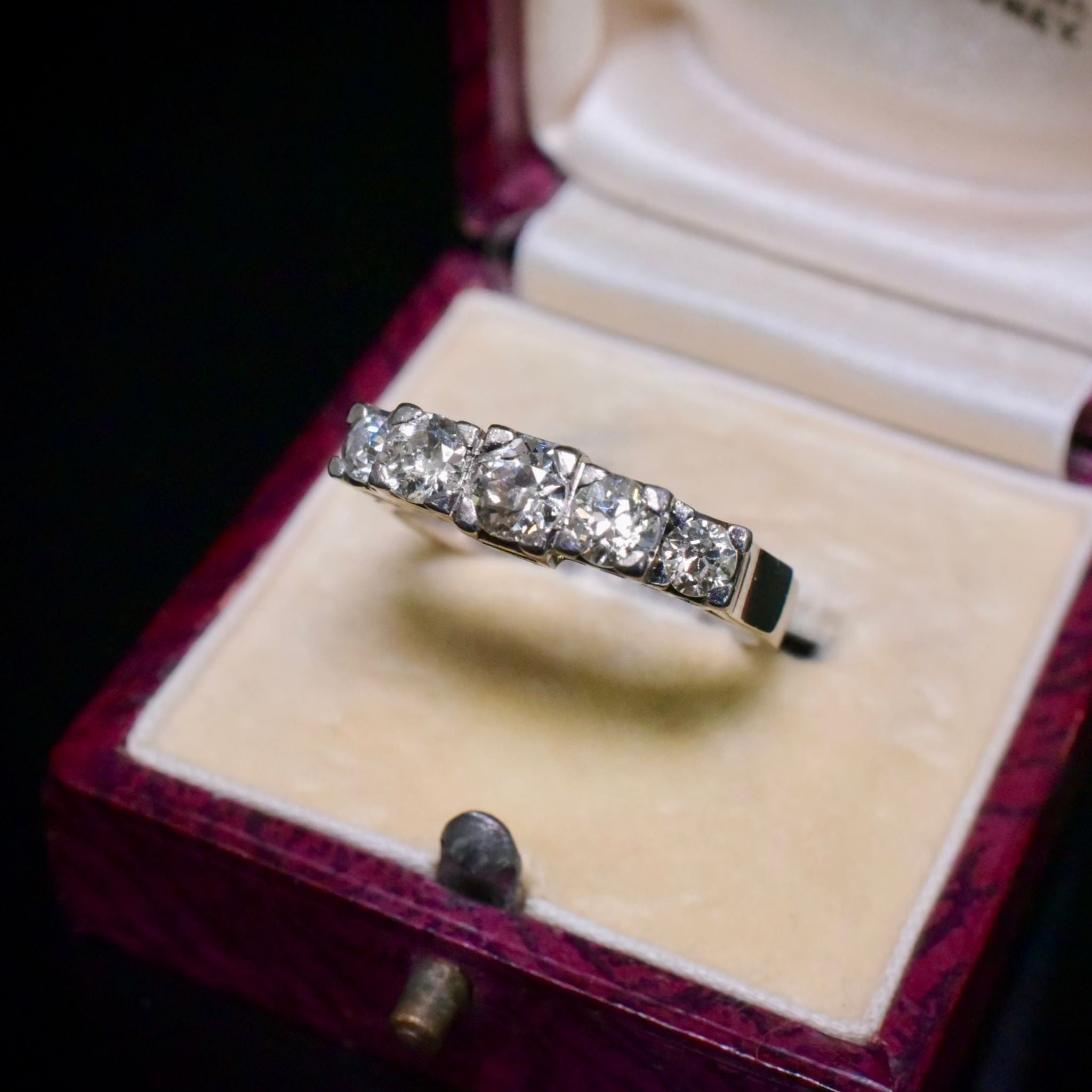 Stunning Vintage 18ct White Gold Diamond Ring - 1.04ct