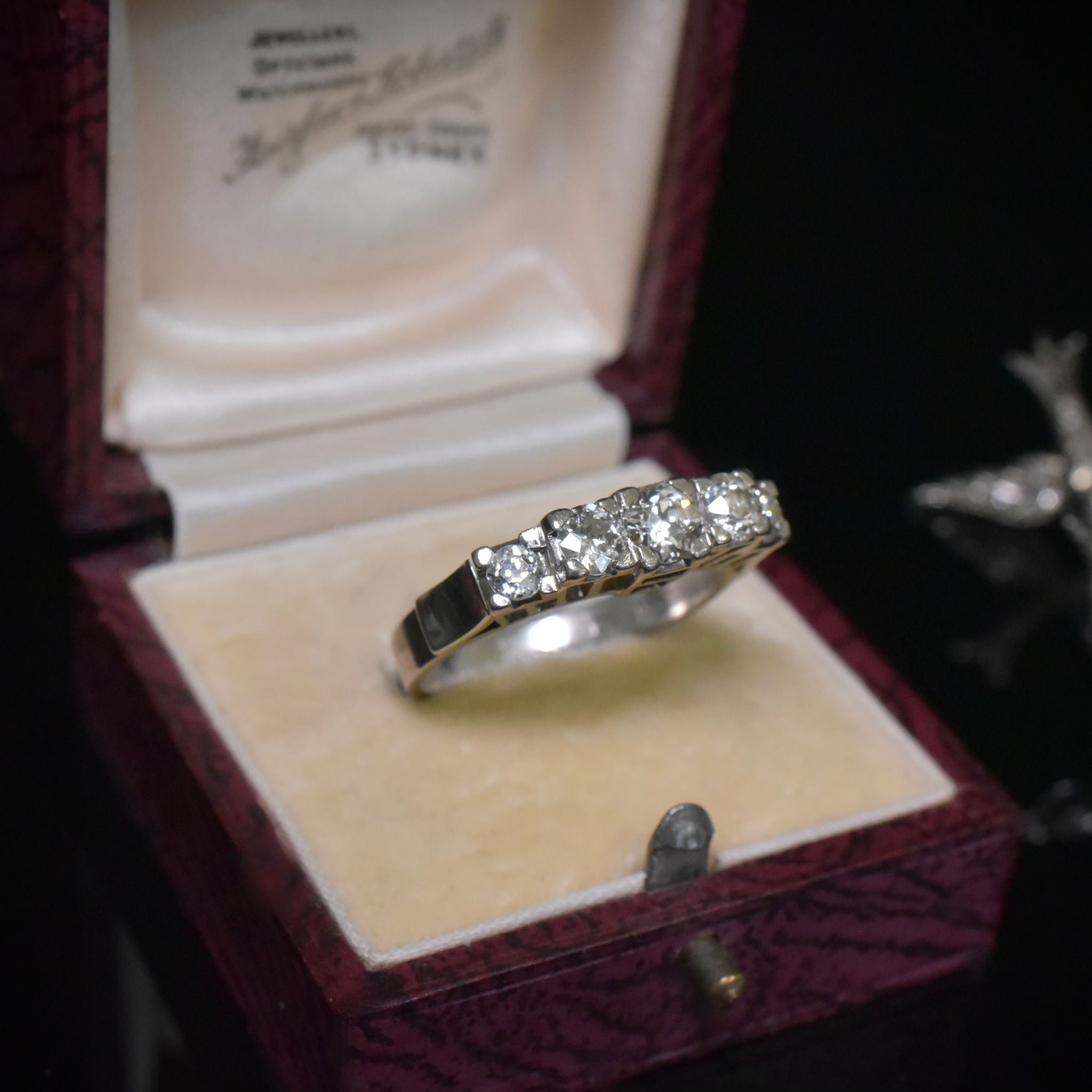 Stunning Vintage 18ct White Gold Diamond Ring - 1.04ct