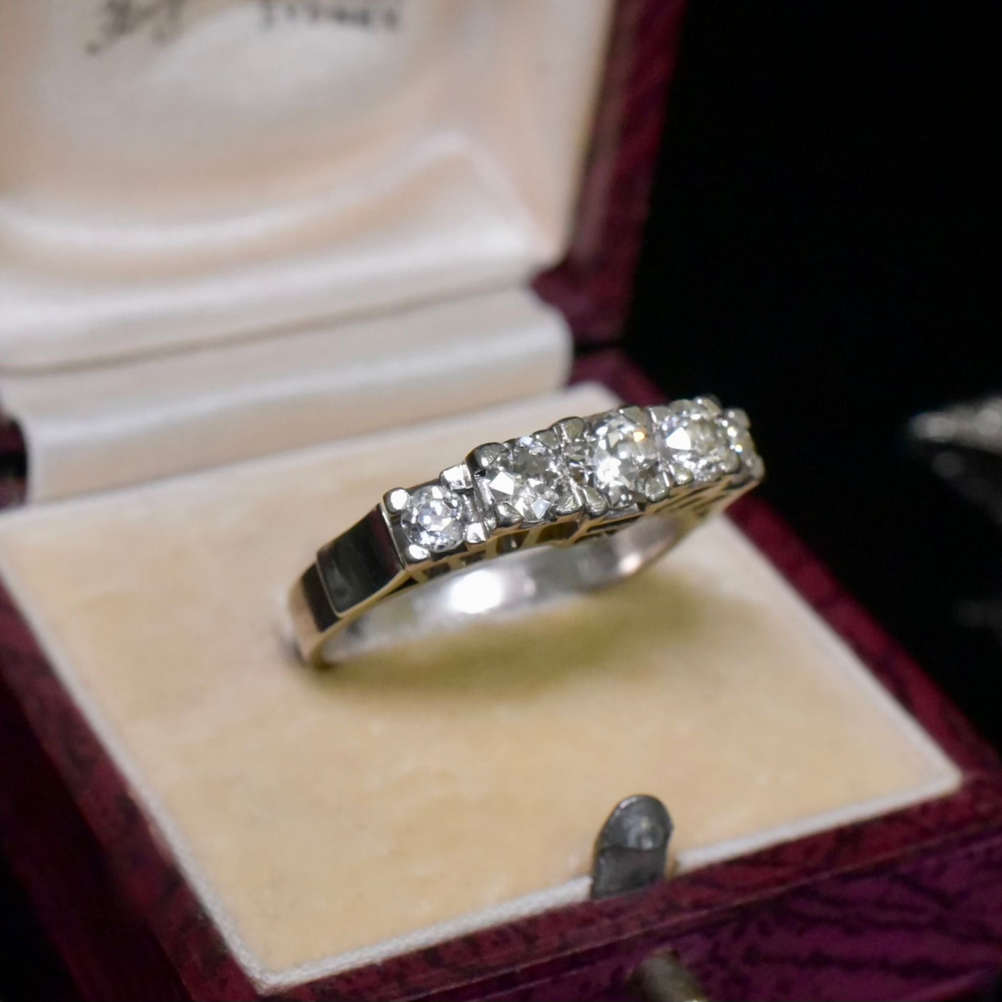 Stunning Vintage 18ct White Gold Diamond Ring - 1.04ct