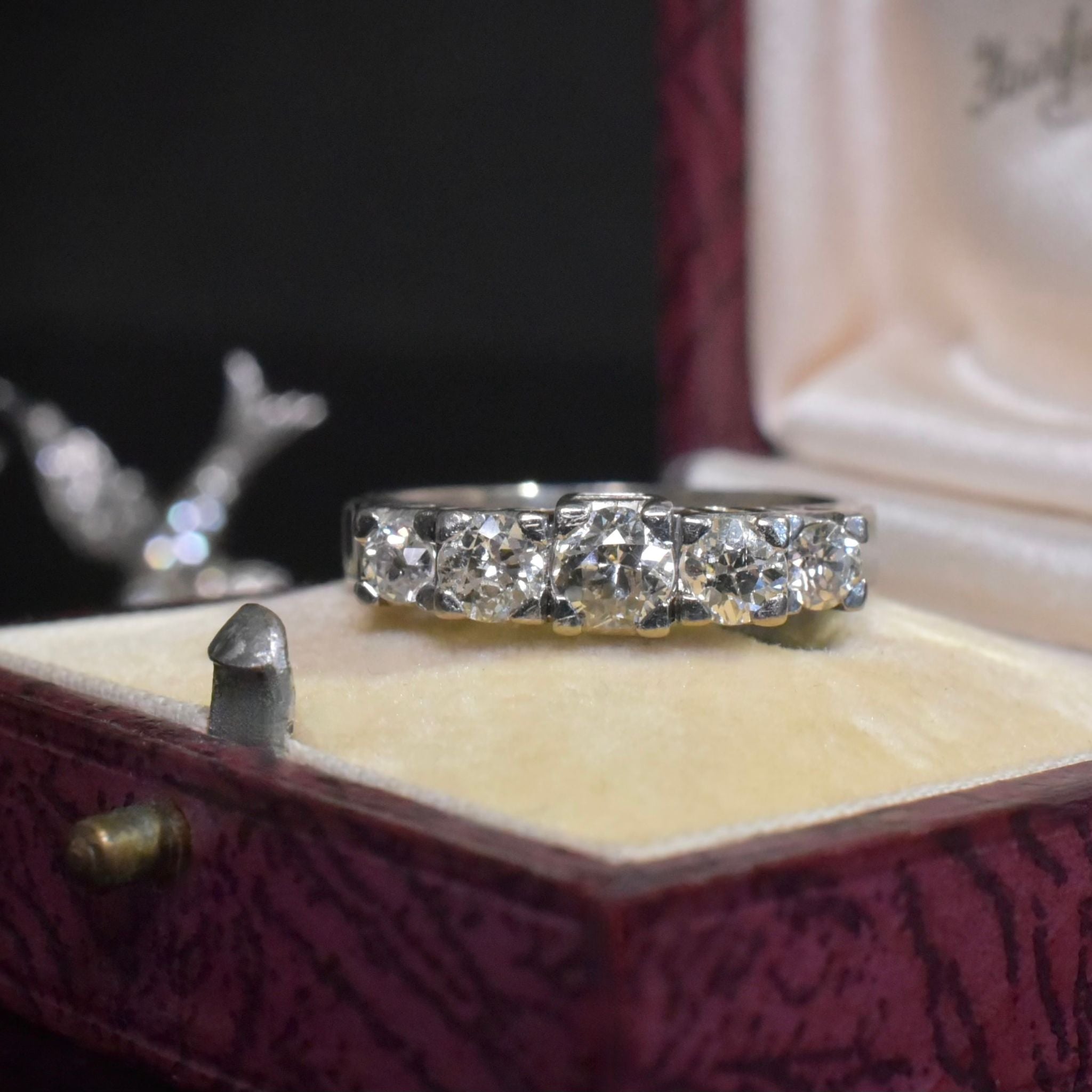 Stunning Vintage 18ct White Gold Diamond Ring - 1.04ct