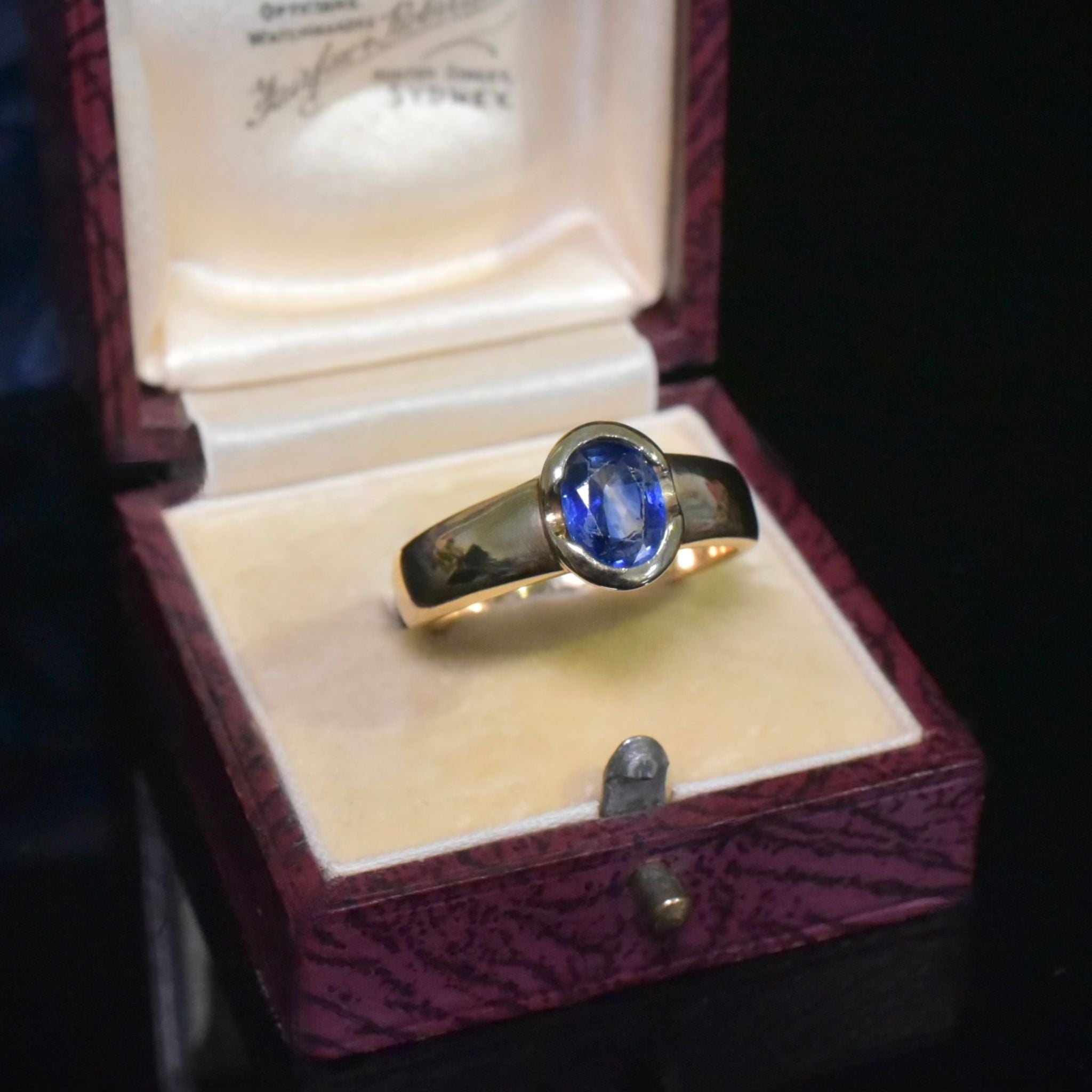 Contemporary 15ct Yellow Gold Sapphire Ring