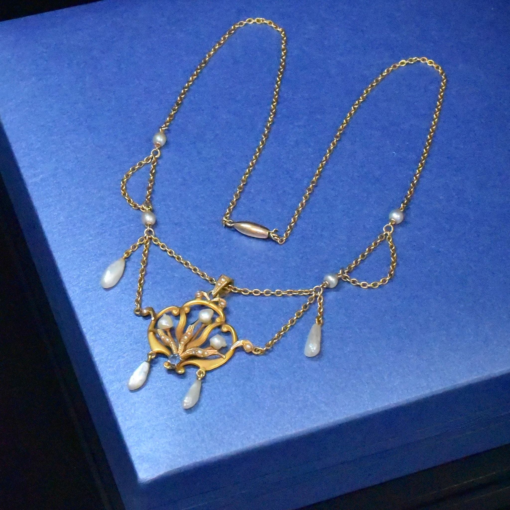 Antique Art Nouveau 14ct Yellow Gold Sapphire And Pearl Necklace Circa 1890-1910