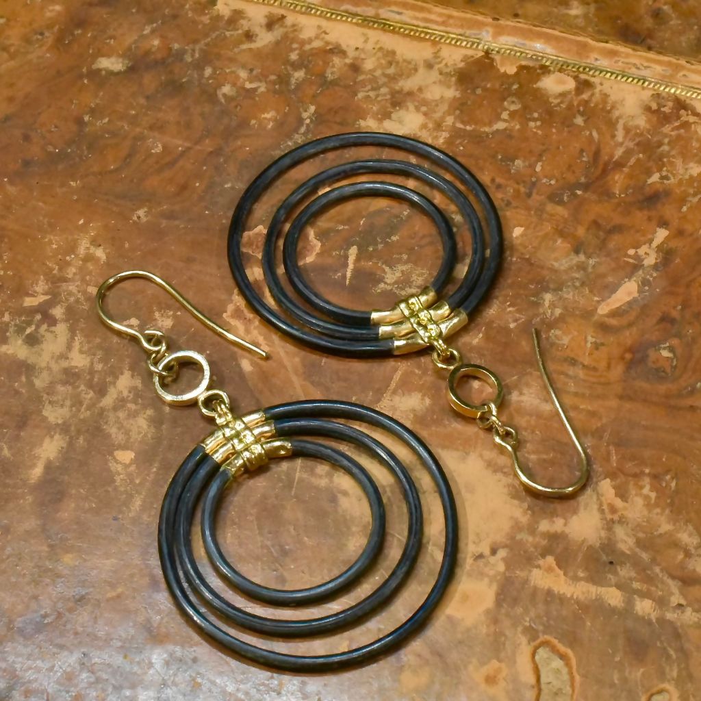 Antique 9ct Gold Eléphant Hair Triple Hoop Earrings