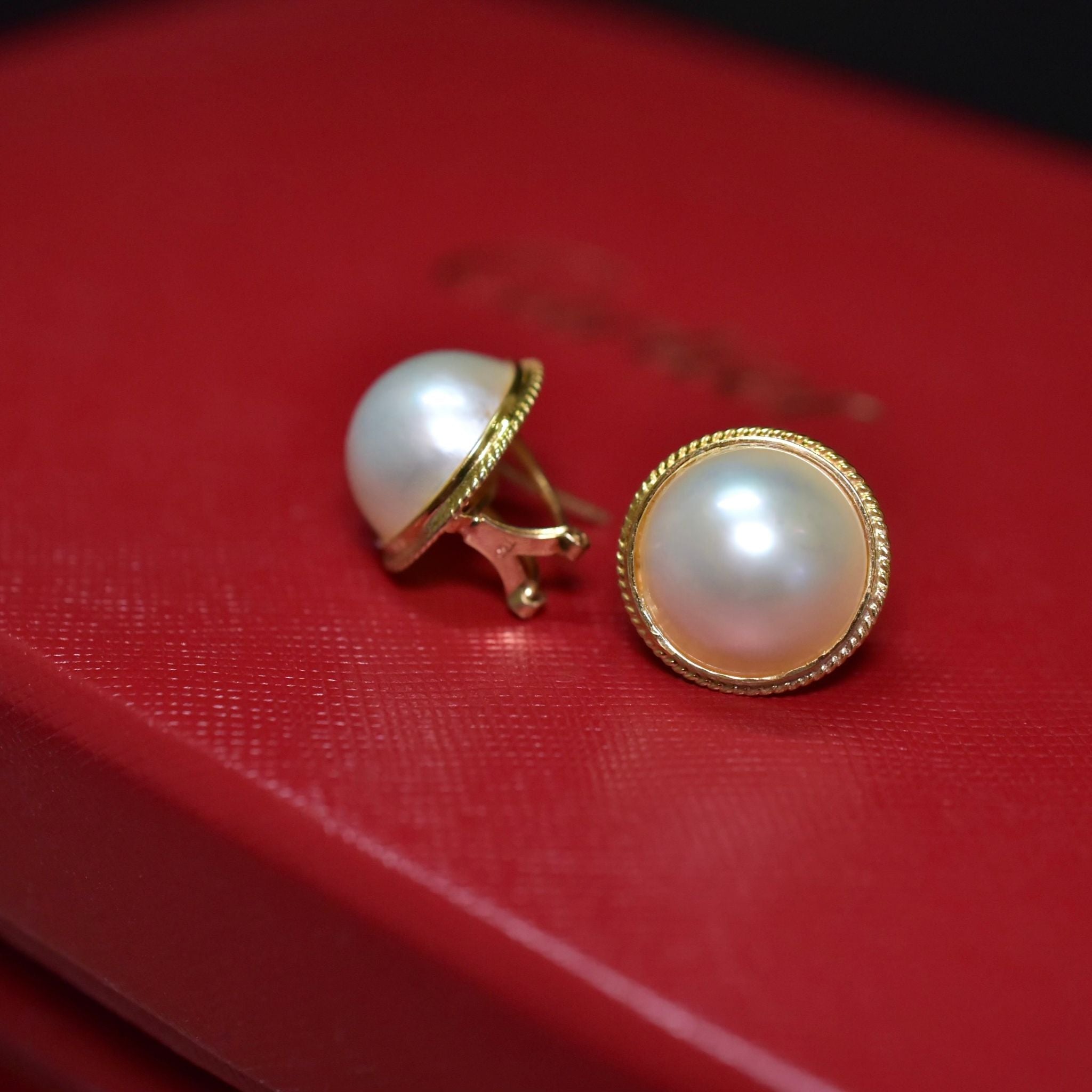 Superb Contemporary 18ct Yellow Gold Mabe Pearl Earrings 9.81 Grams