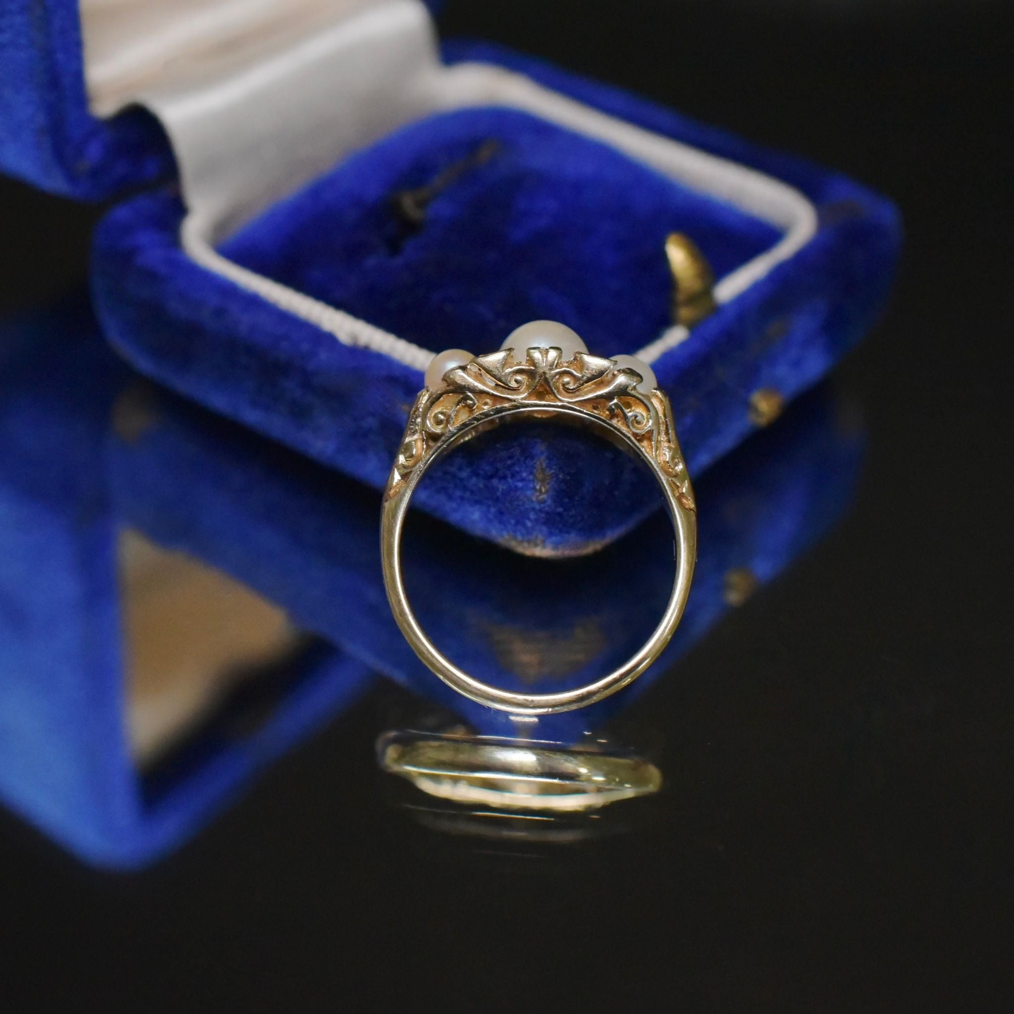 Stunning Vintage 9ct Yellow Gold Half Pearl And Diamond Ring