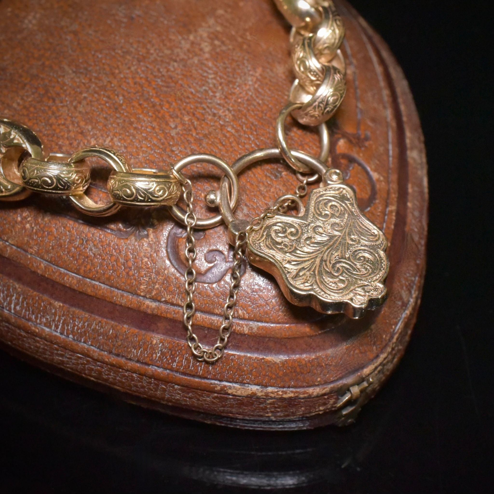 Fabulous Antique Style 9ct Yellow Gold And Garnet Padlock Floral Engraved Bracelet 31.98 Grams
