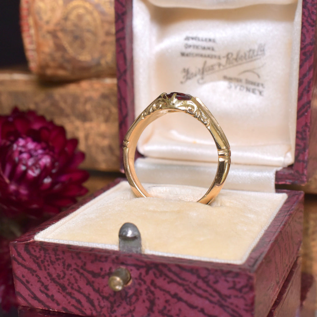 Antique Edwardian Era 18ct Yellow Gold And Garnet Ring circa 1900-1910