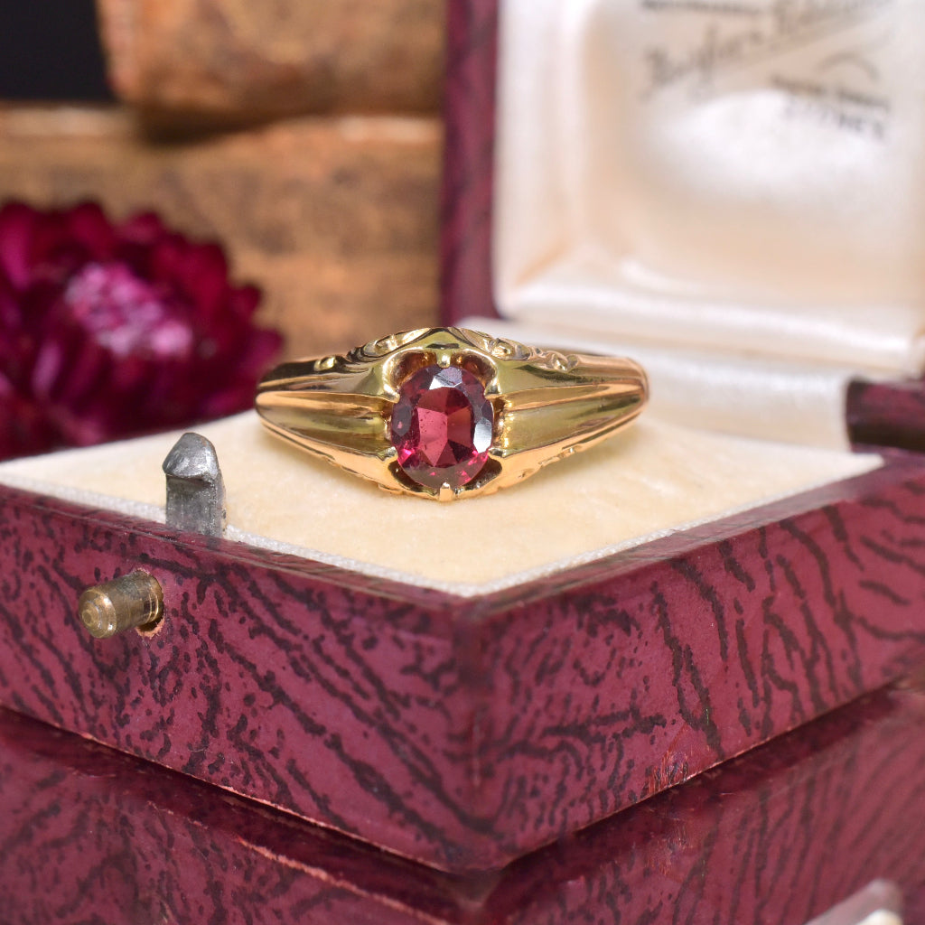 Antique Edwardian Era 18ct Yellow Gold And Garnet Ring circa 1900-1910