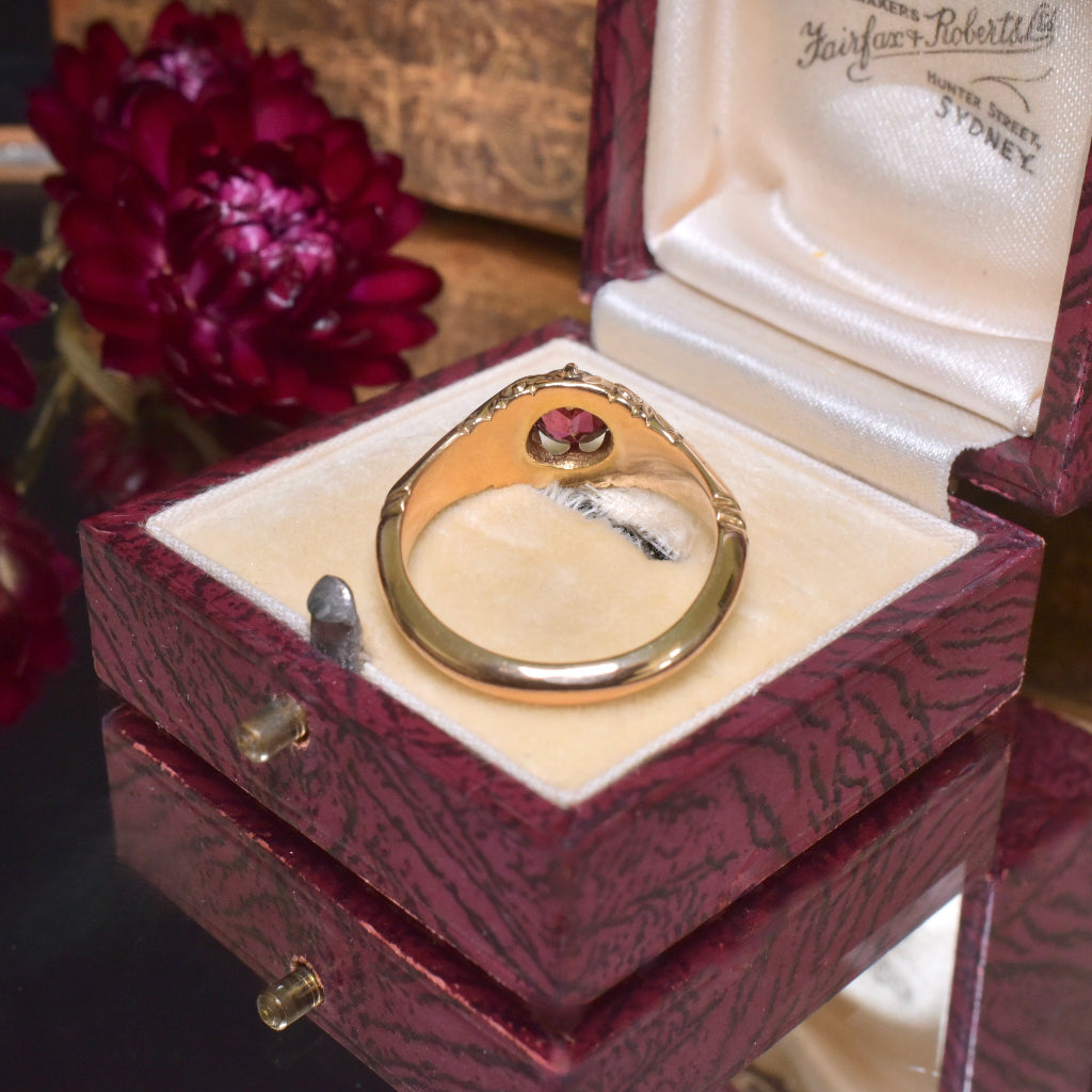 Antique Edwardian Era 18ct Yellow Gold And Garnet Ring circa 1900-1910